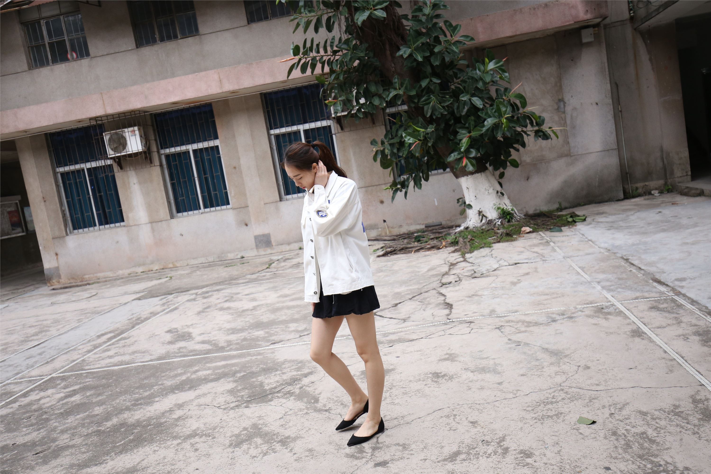 大西瓜美女图片 Z2-3 衫裸足561p1