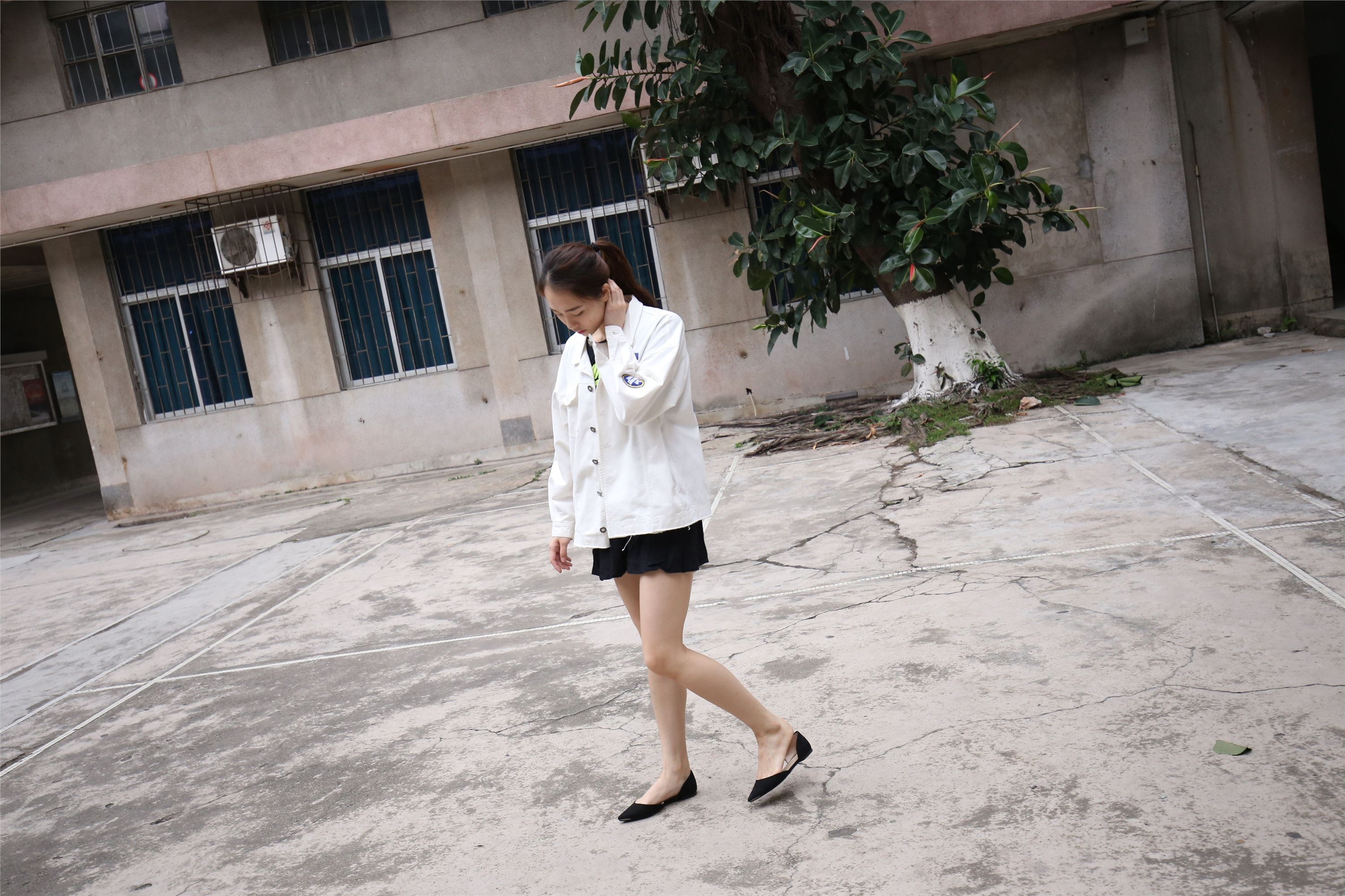 大西瓜美女图片 Z2-3 衫裸足561p1