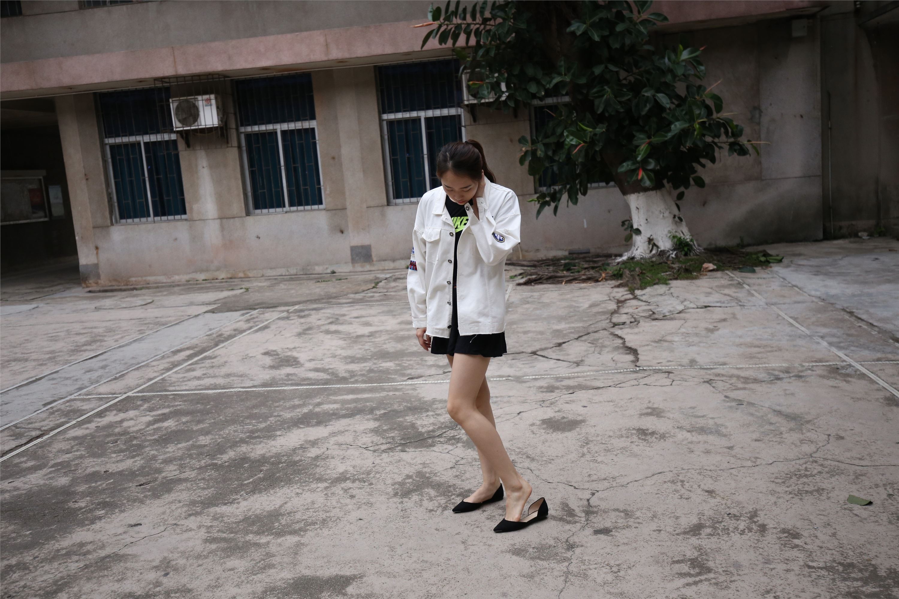 大西瓜美女图片 Z2-3 衫裸足561p1