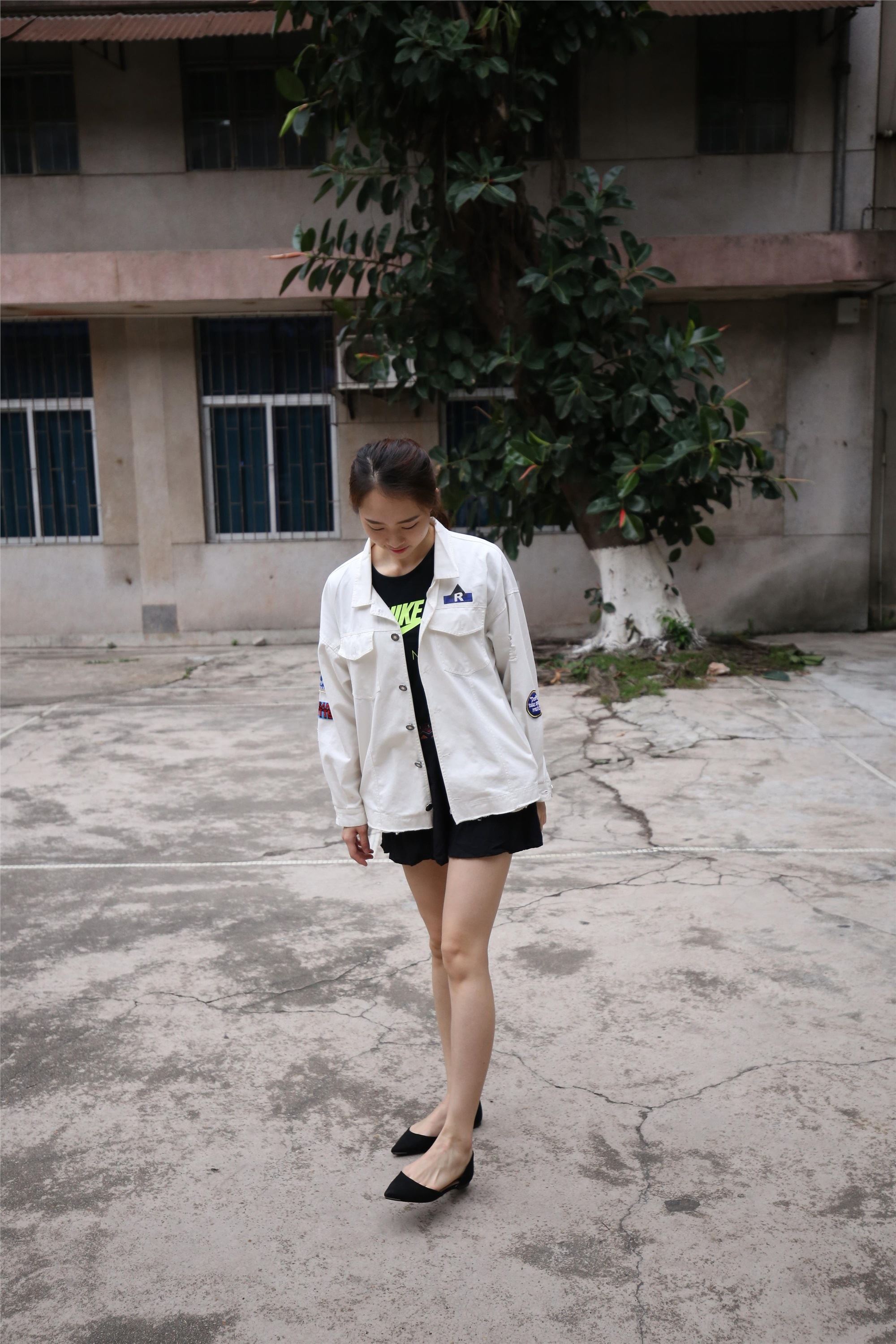 大西瓜美女图片 Z2-3 衫裸足561p1