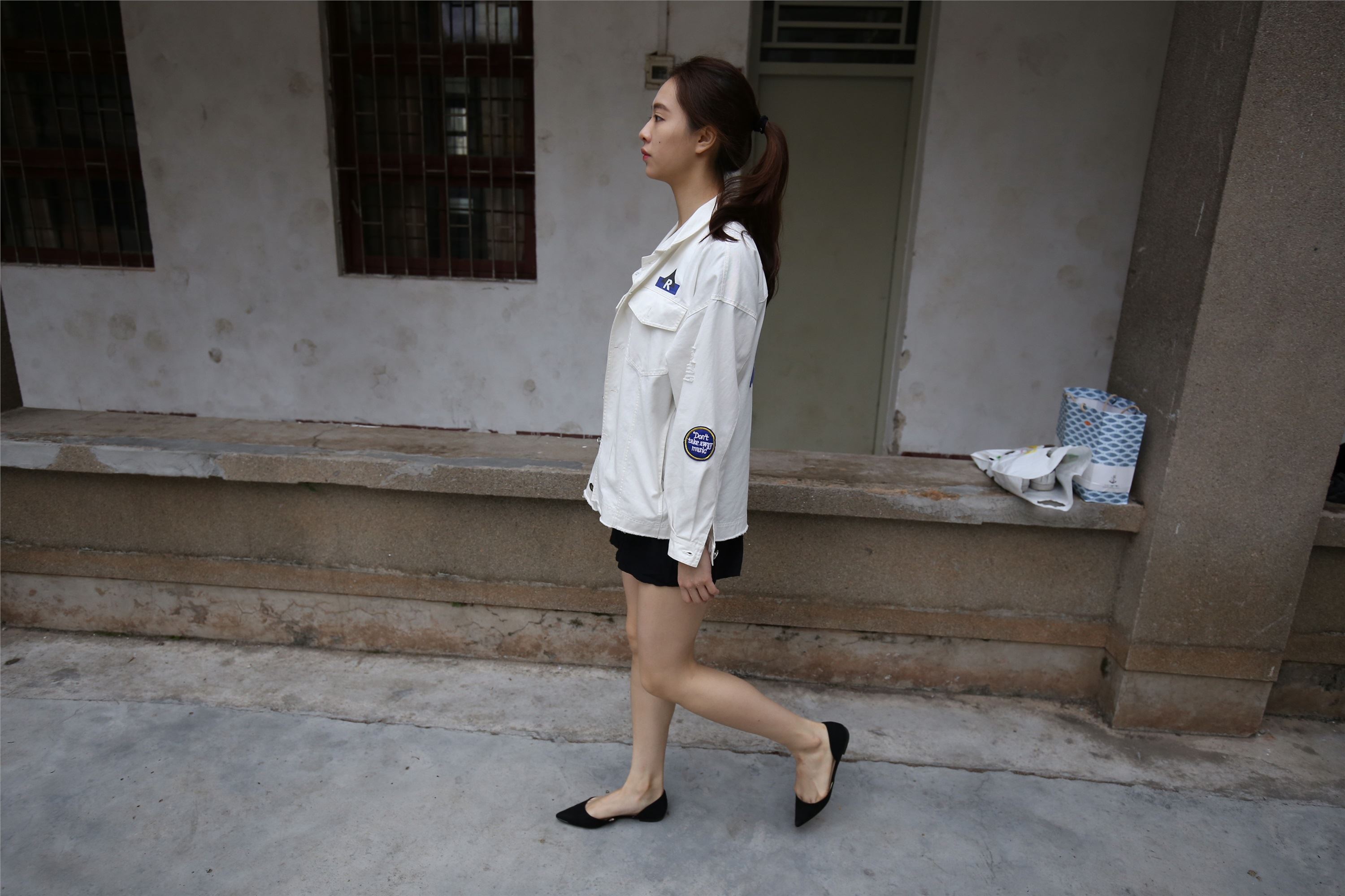 大西瓜美女图片 Z2-3 衫裸足561p1