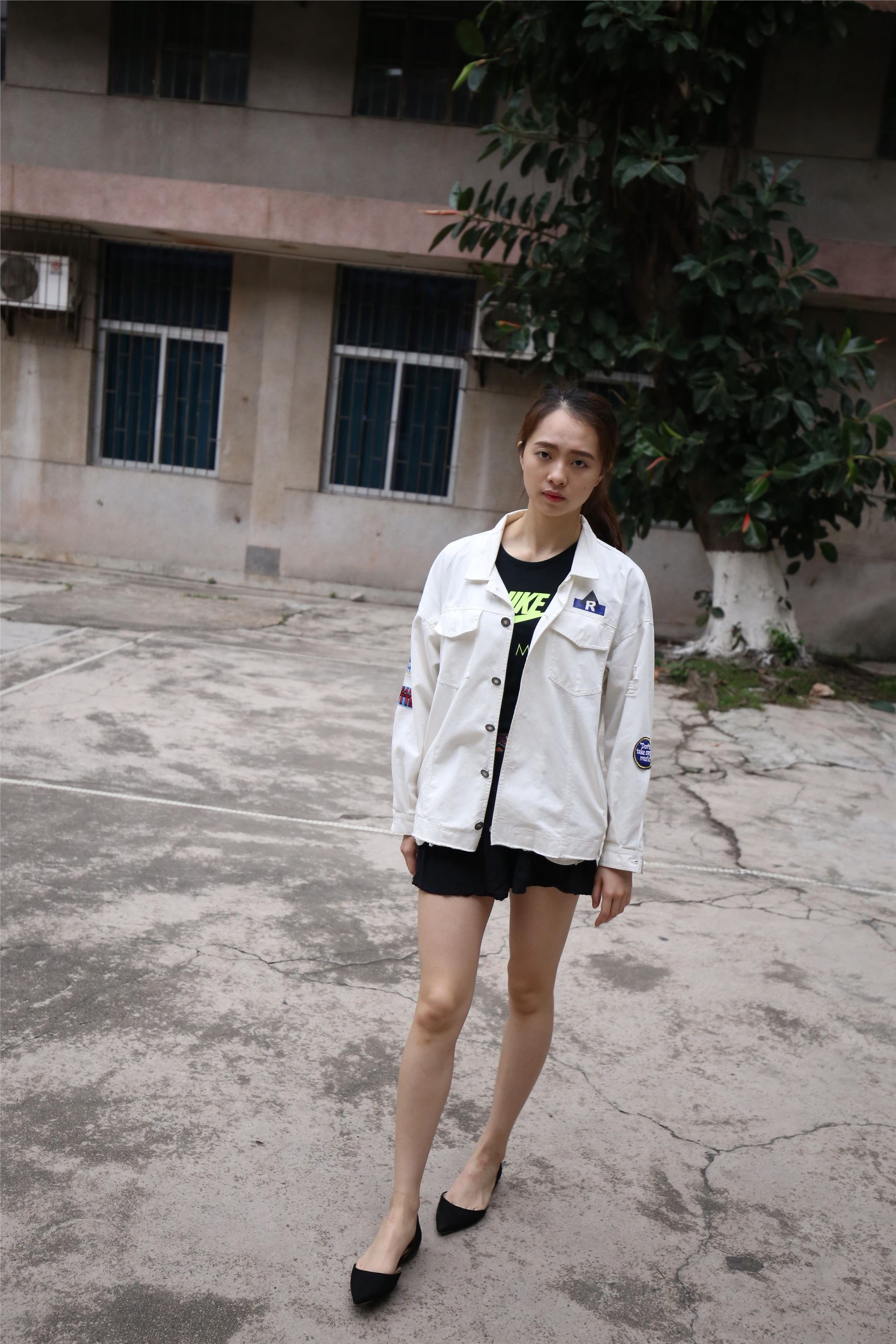 大西瓜美女图片 Z2-3 衫裸足561p1