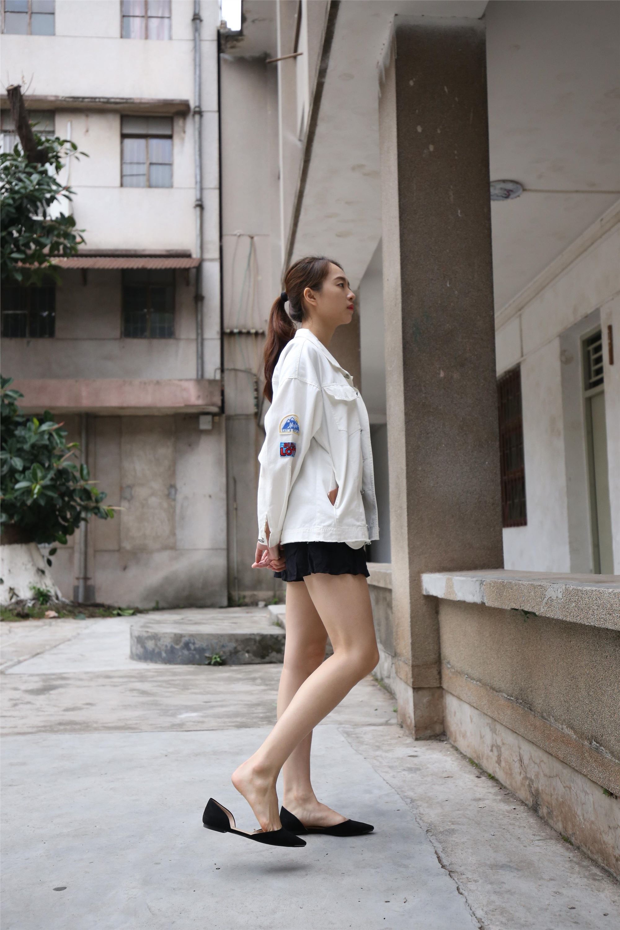 大西瓜美女图片 Z2-3 衫裸足561p1