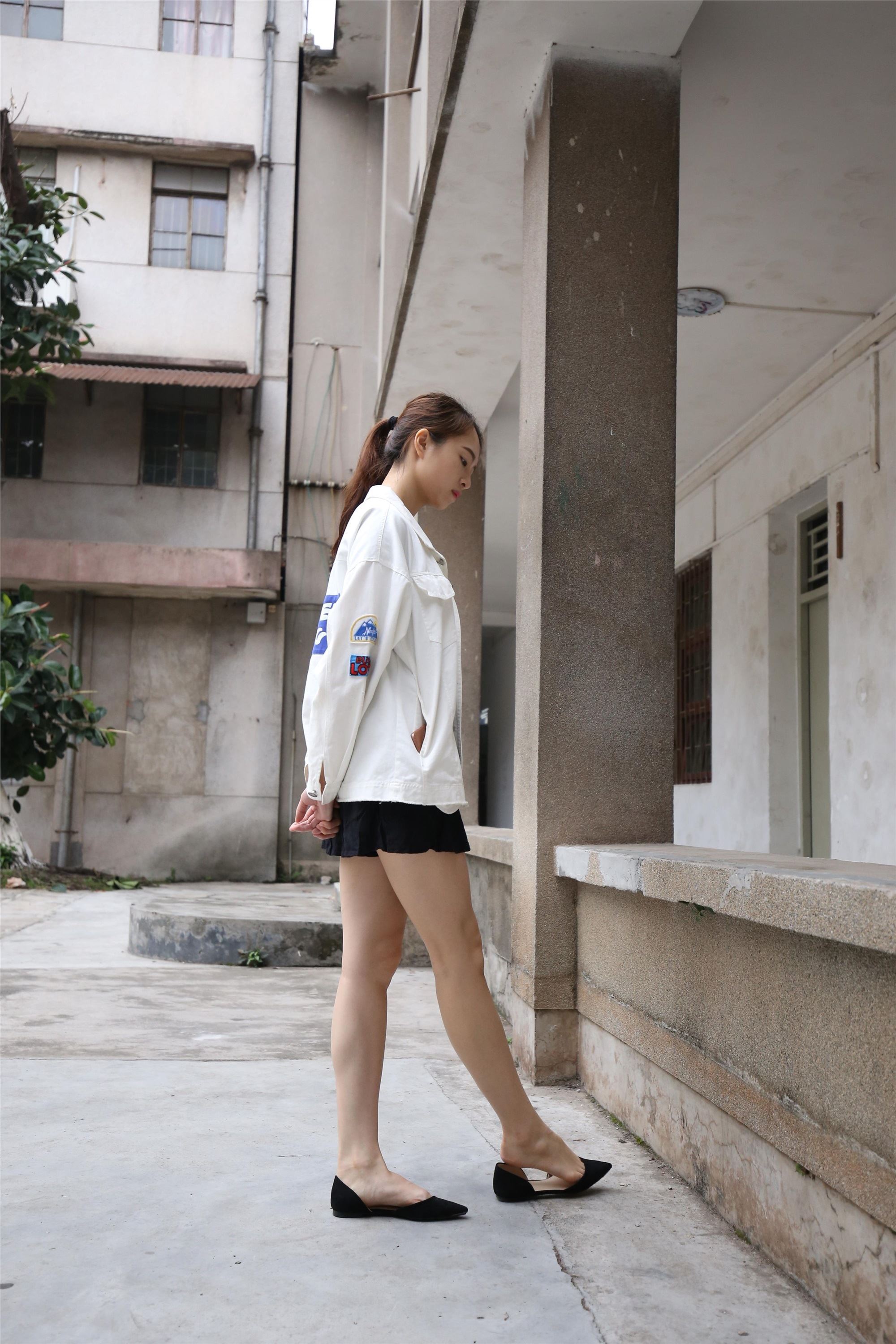 大西瓜美女图片 Z2-3 衫裸足561p1