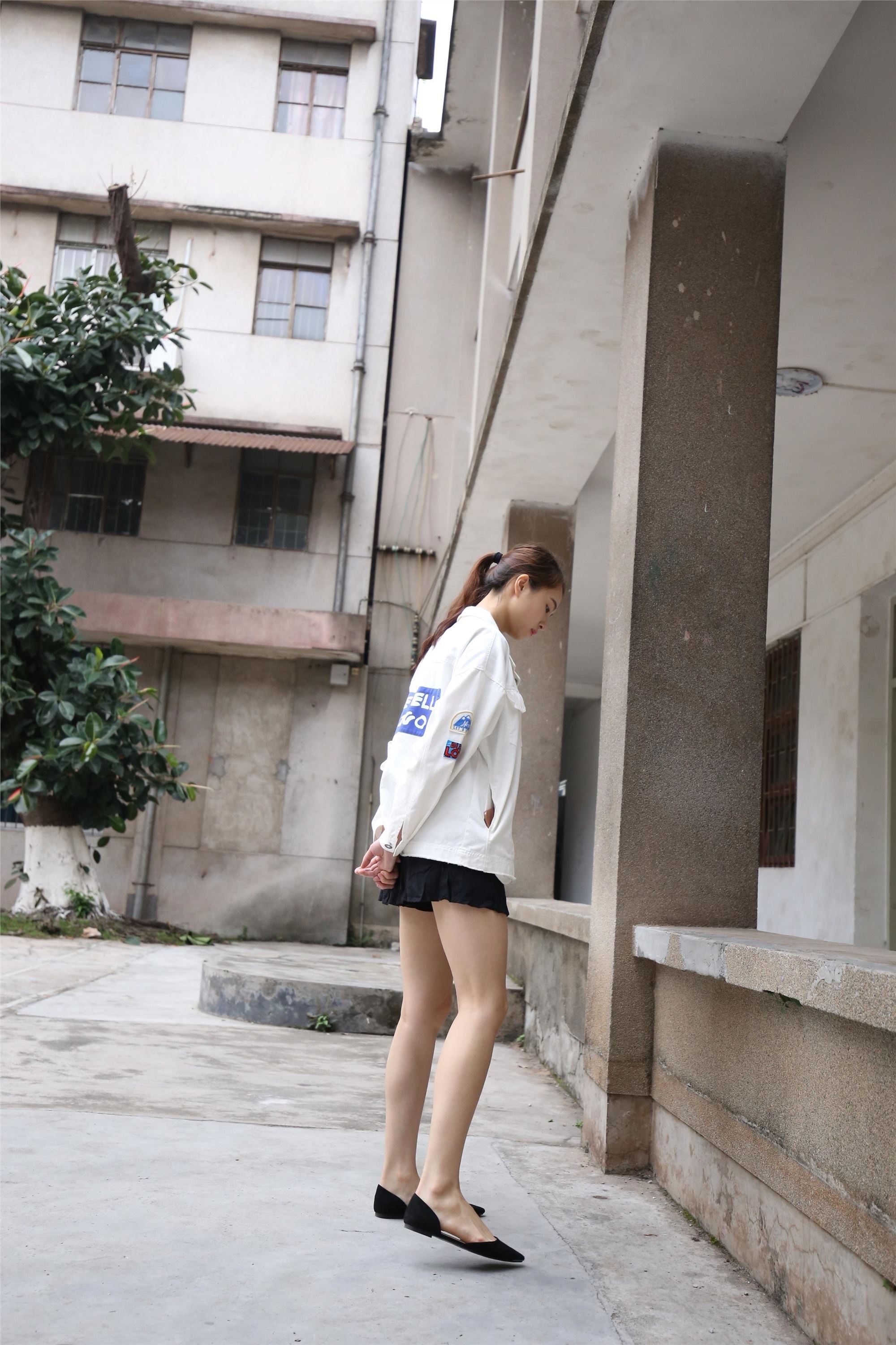 大西瓜美女图片 Z2-3 衫裸足561p1