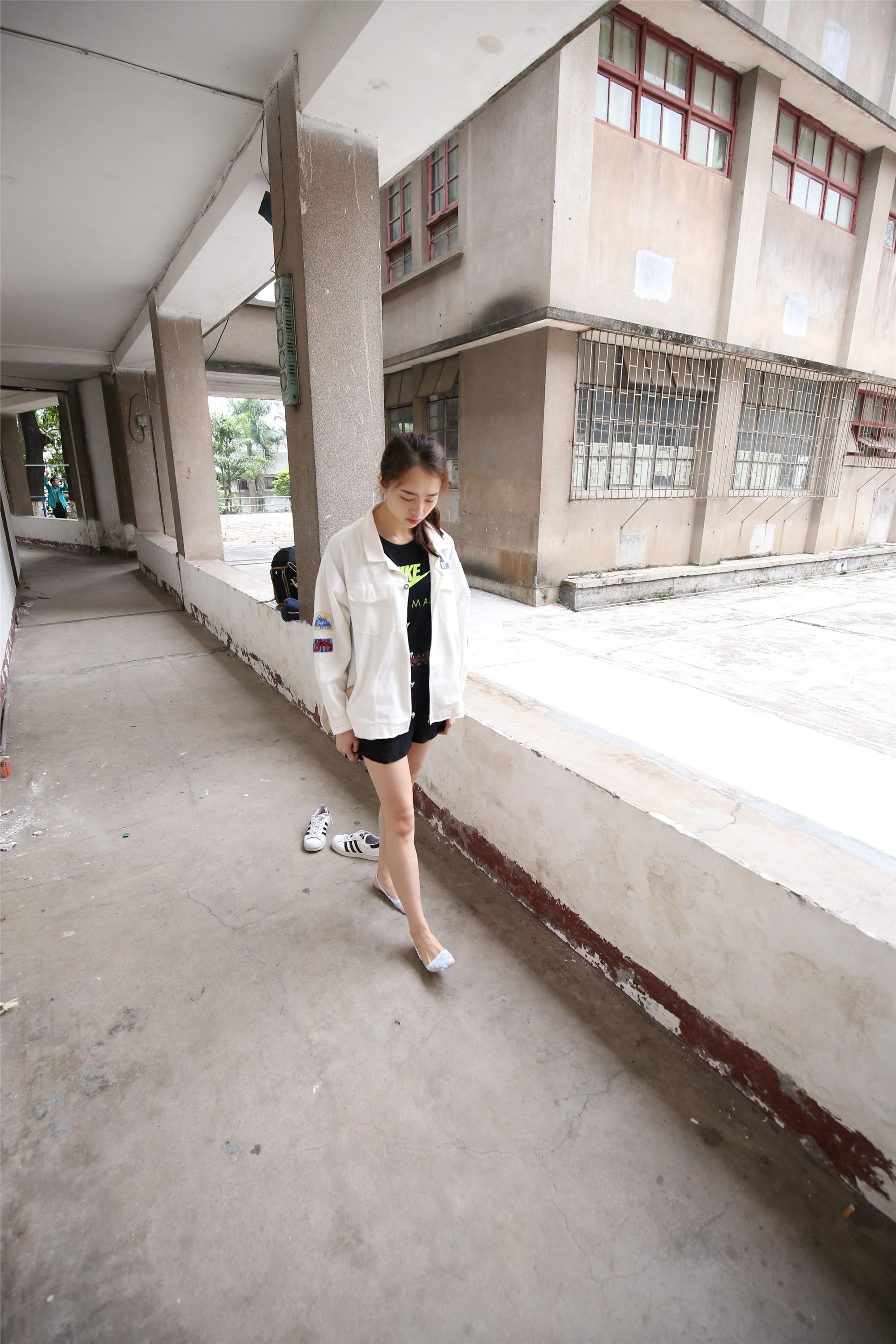 大西瓜美女图片 Z2-3 衫裸足561p2