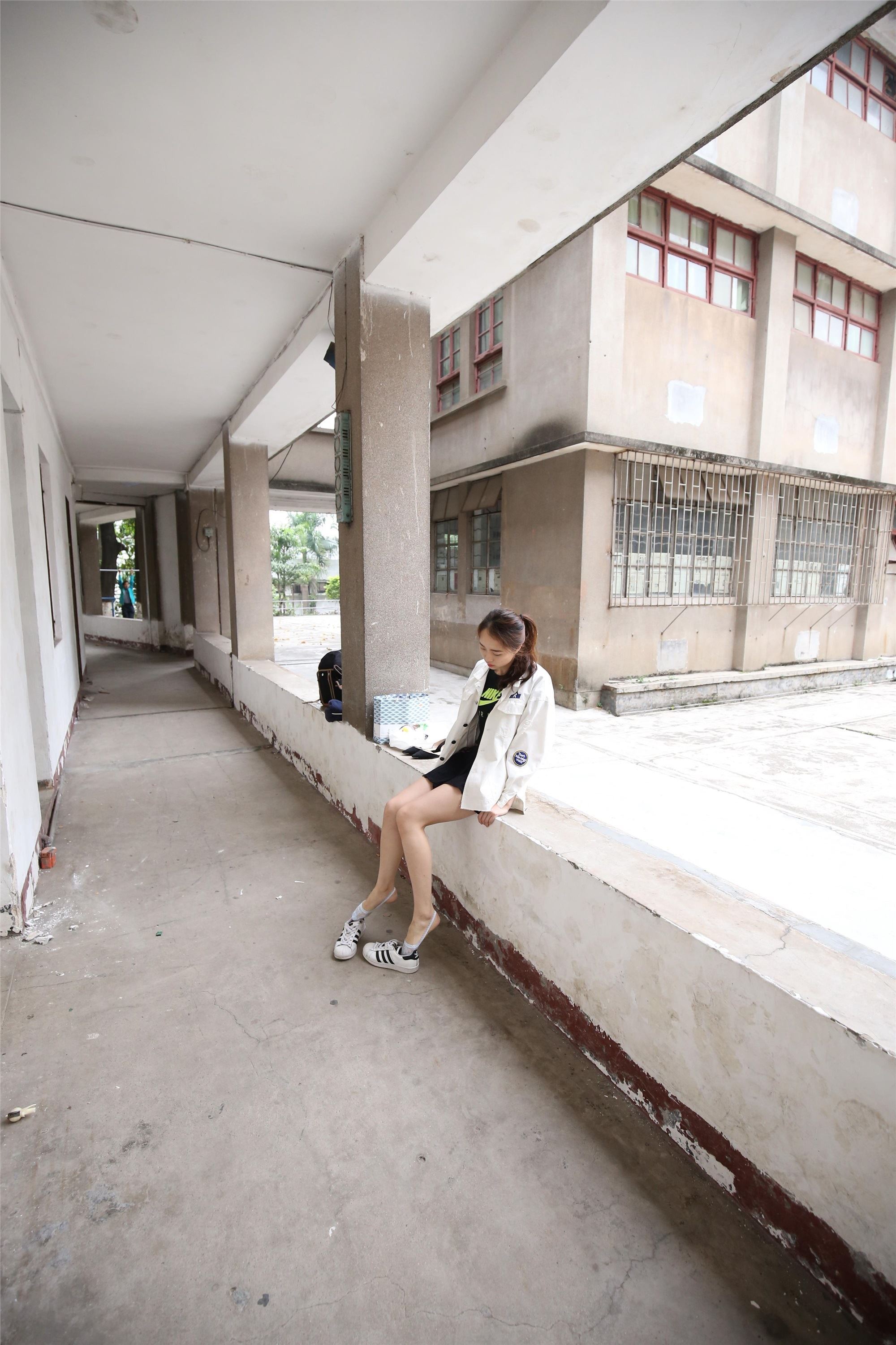 大西瓜美女图片 Z2-3 衫裸足561p2