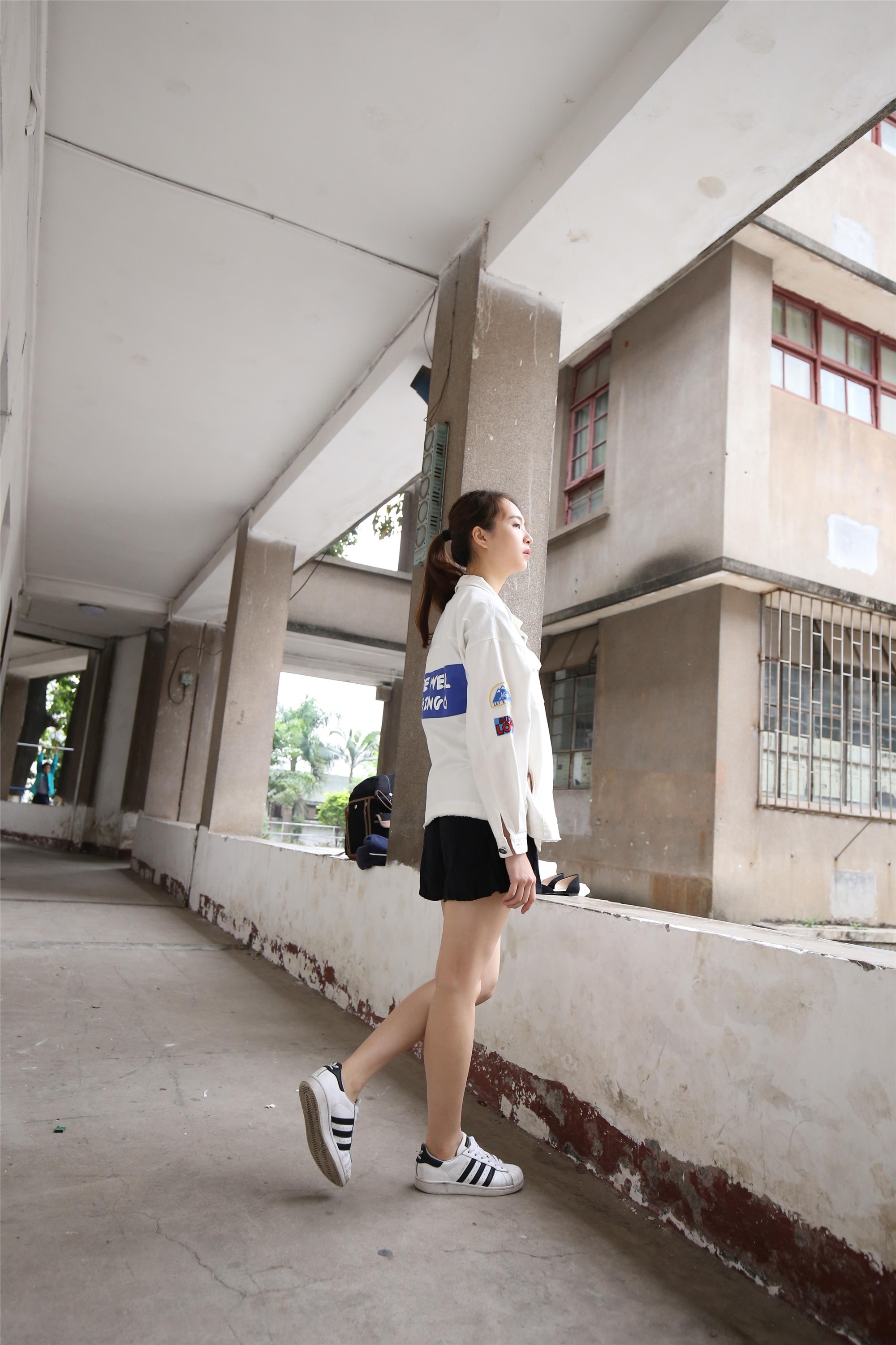 大西瓜美女图片 Z2-3 衫裸足561p2