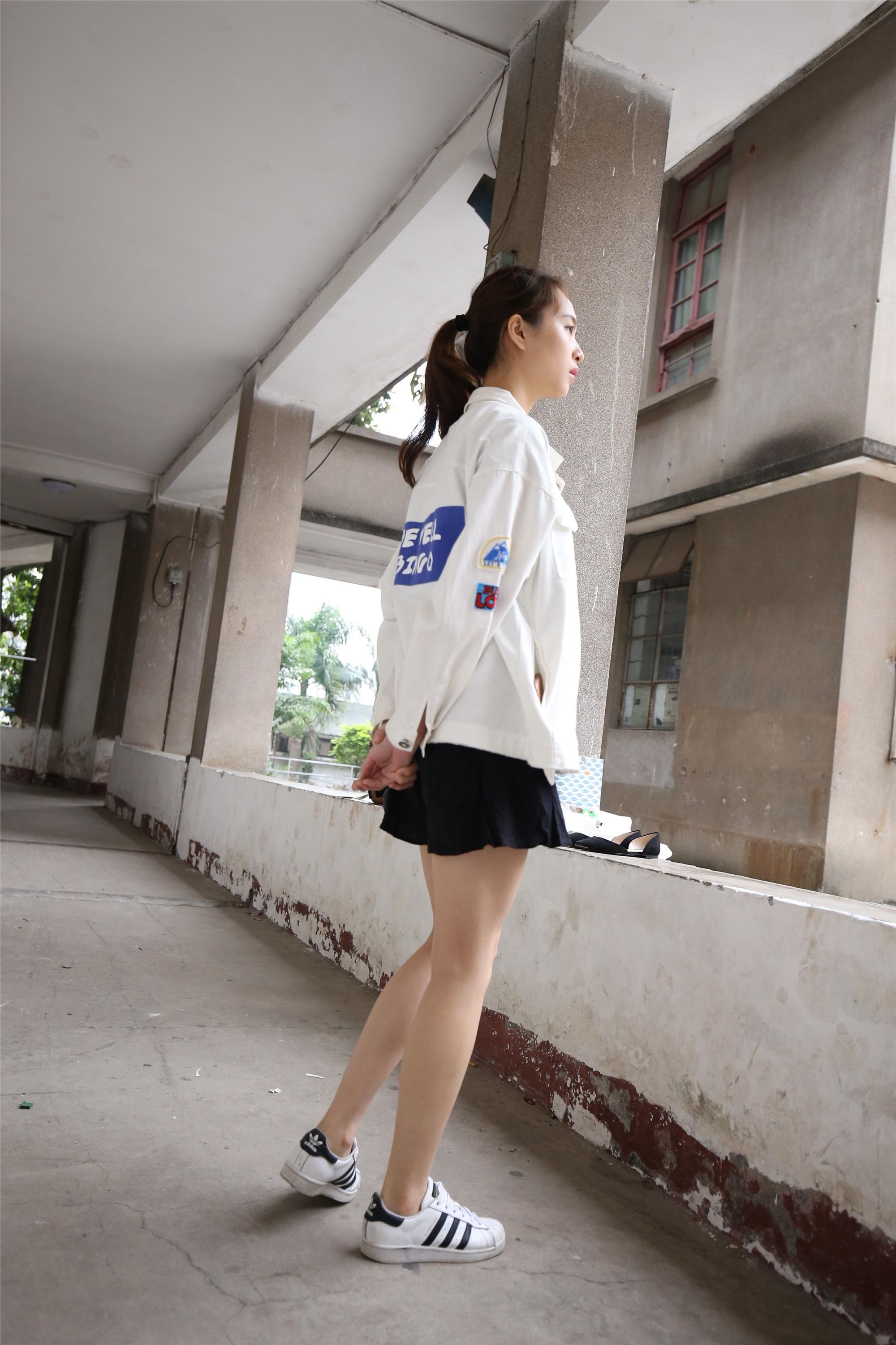 大西瓜美女图片 Z2-3 衫裸足561p2