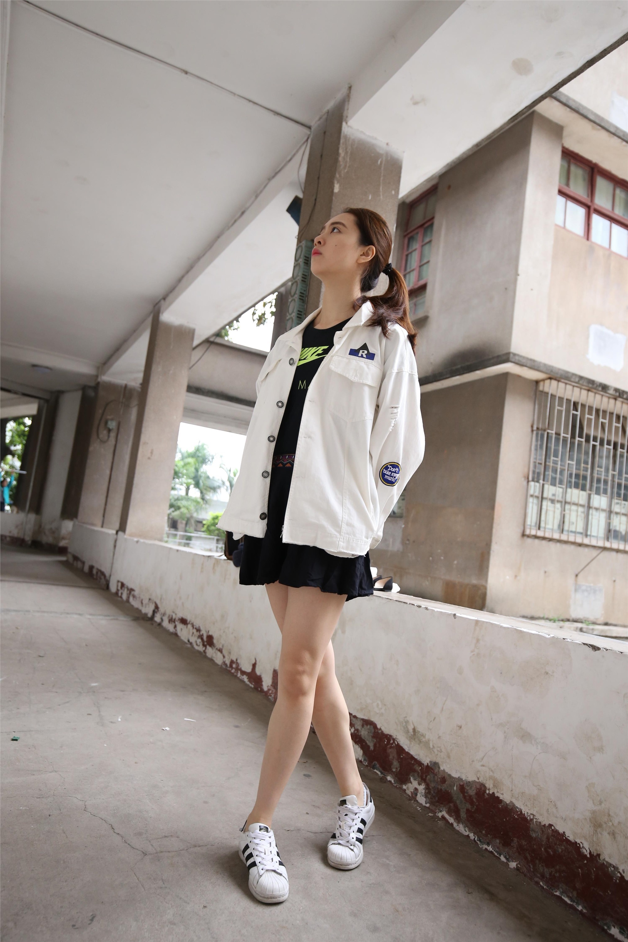 大西瓜美女图片 Z2-3 衫裸足561p2