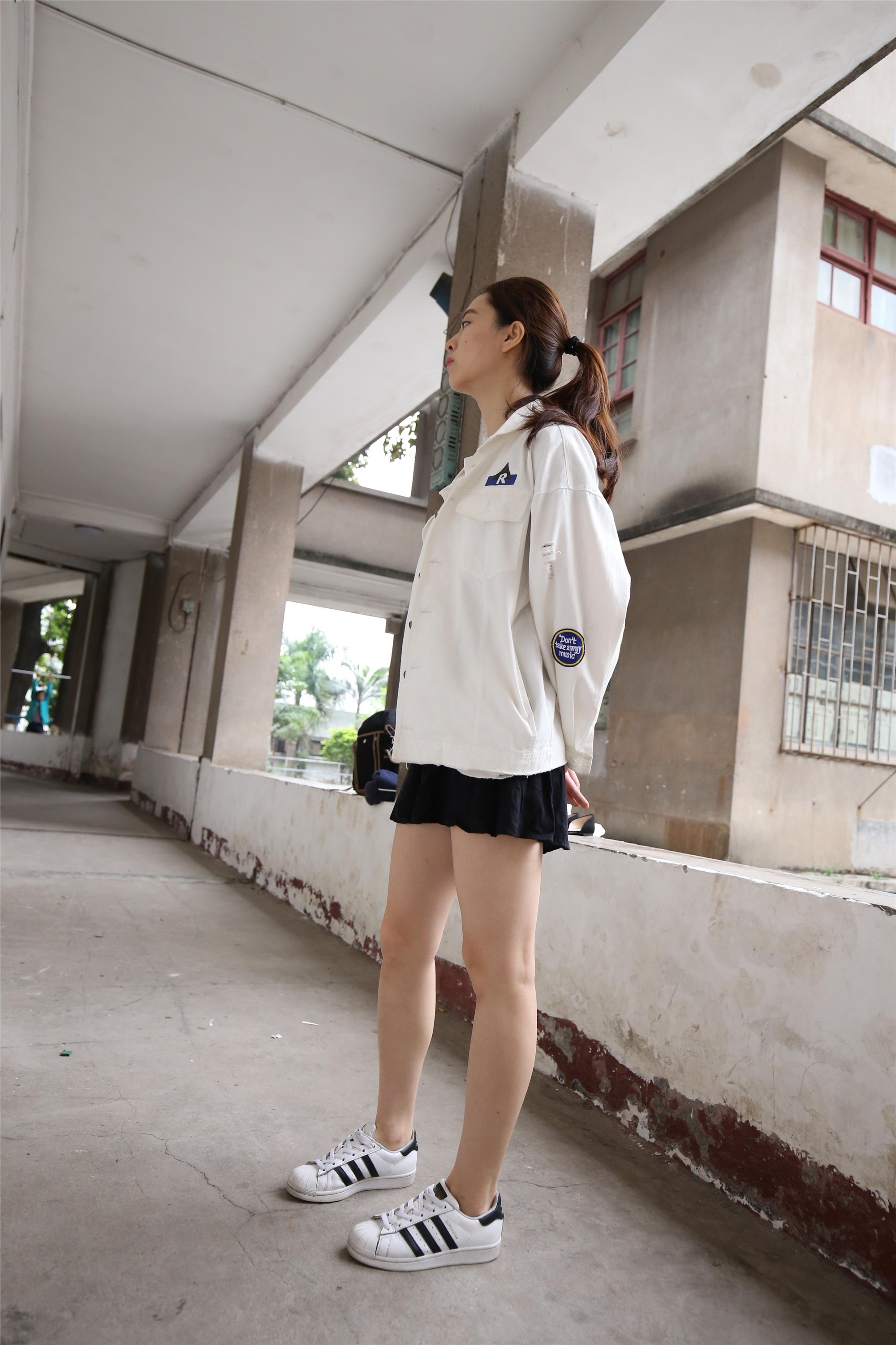 大西瓜美女图片 Z2-3 衫裸足561p2