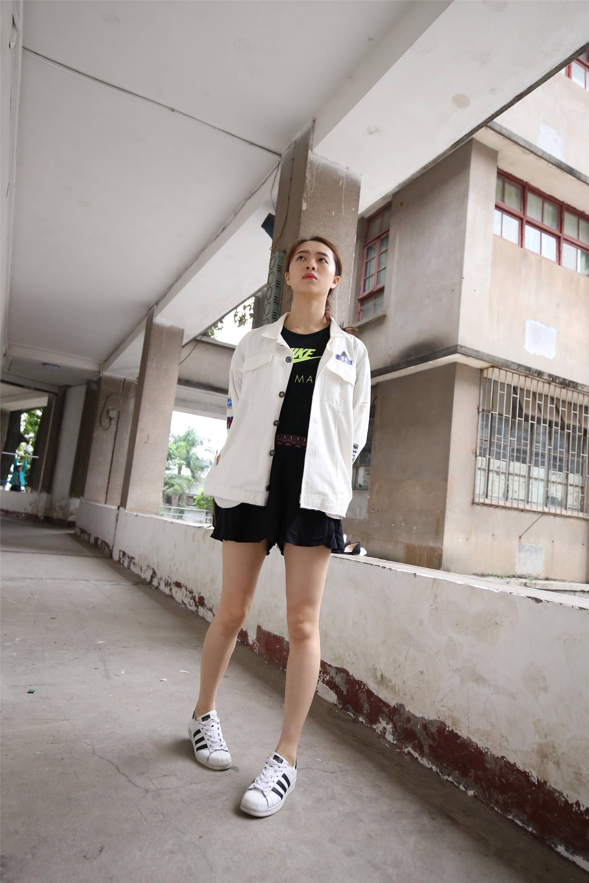 大西瓜美女图片 Z2-3 衫裸足561p2