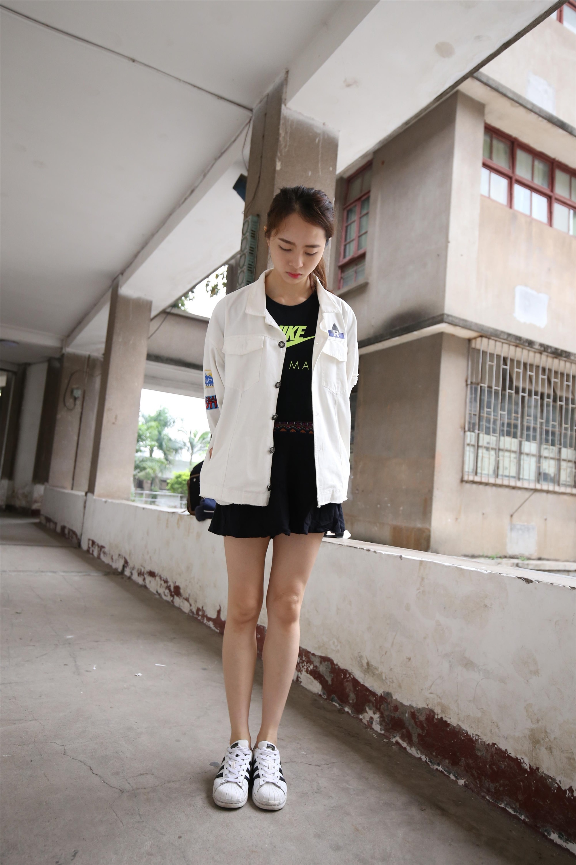 大西瓜美女图片 Z2-3 衫裸足561p2