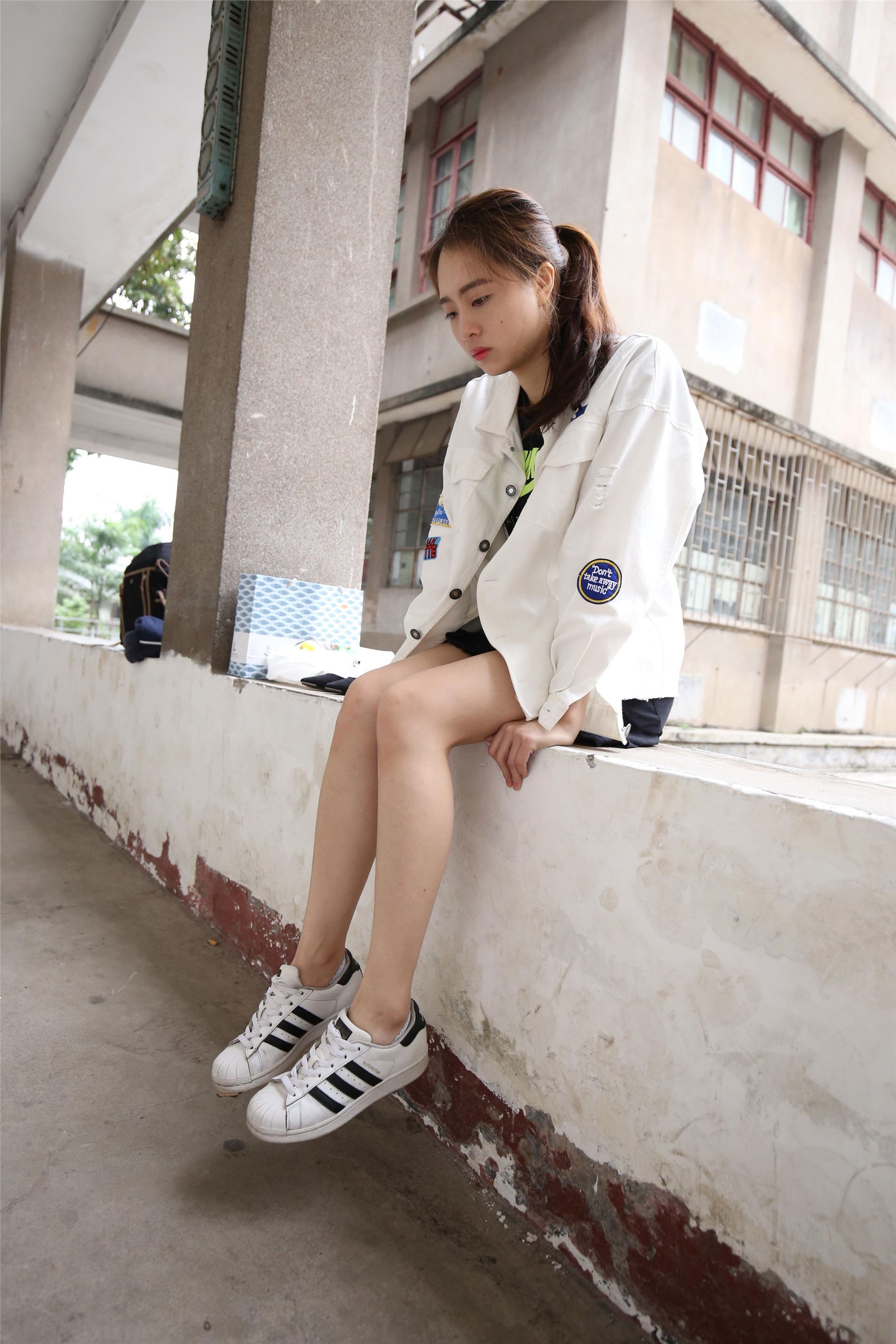 大西瓜美女图片 Z2-3 衫裸足561p2