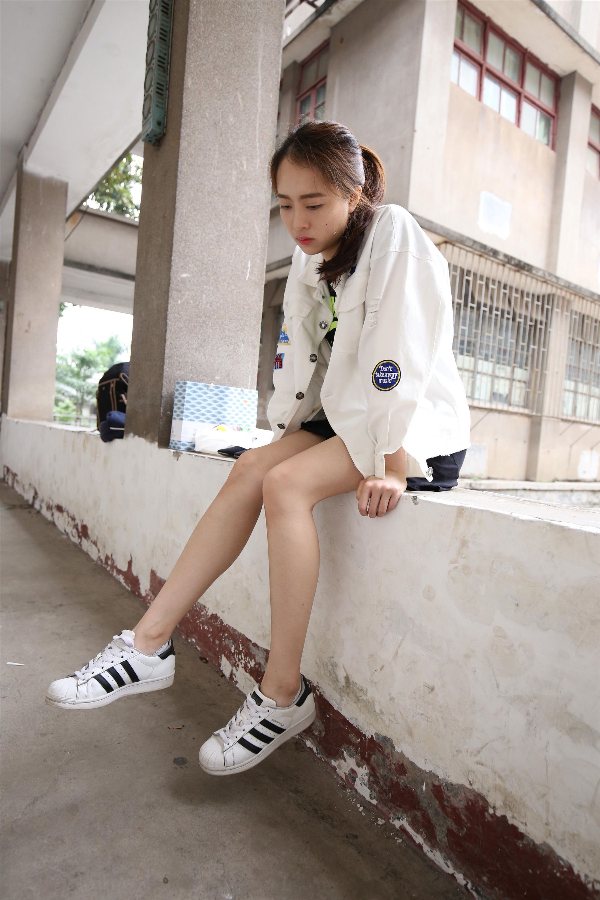 大西瓜美女图片 Z2-3 衫裸足561p2