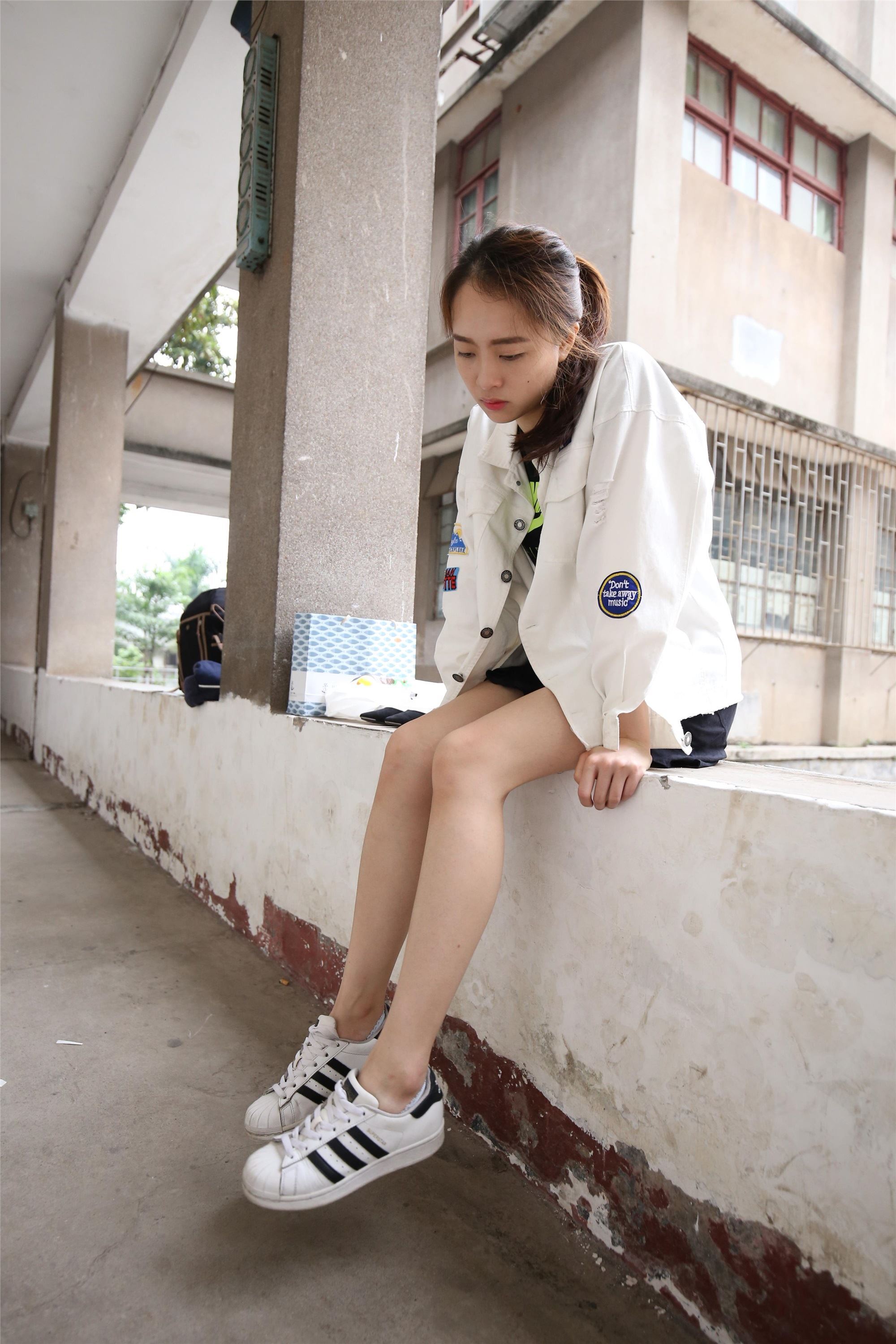 大西瓜美女图片 Z2-3 衫裸足561p2