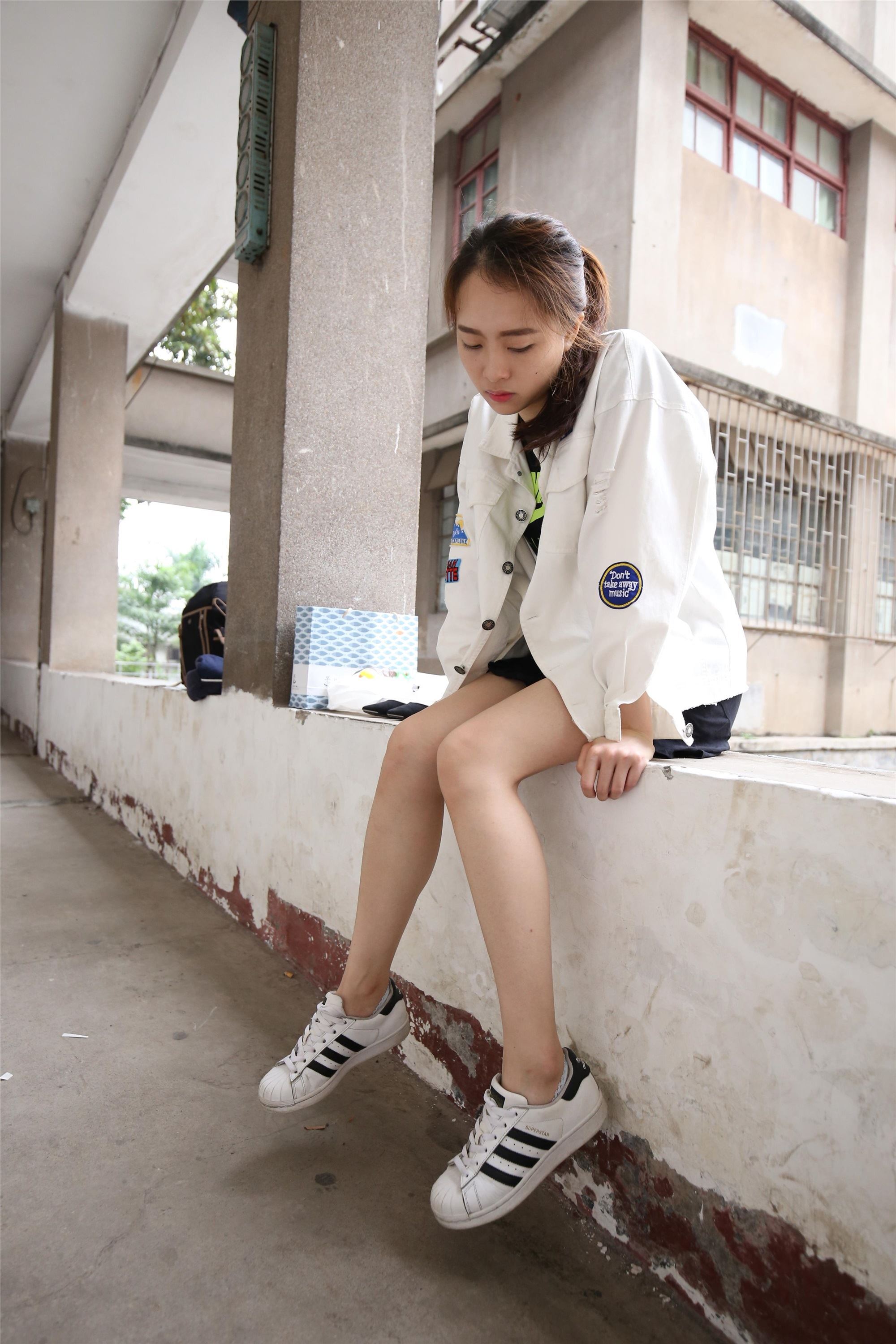 大西瓜美女图片 Z2-3 衫裸足561p2