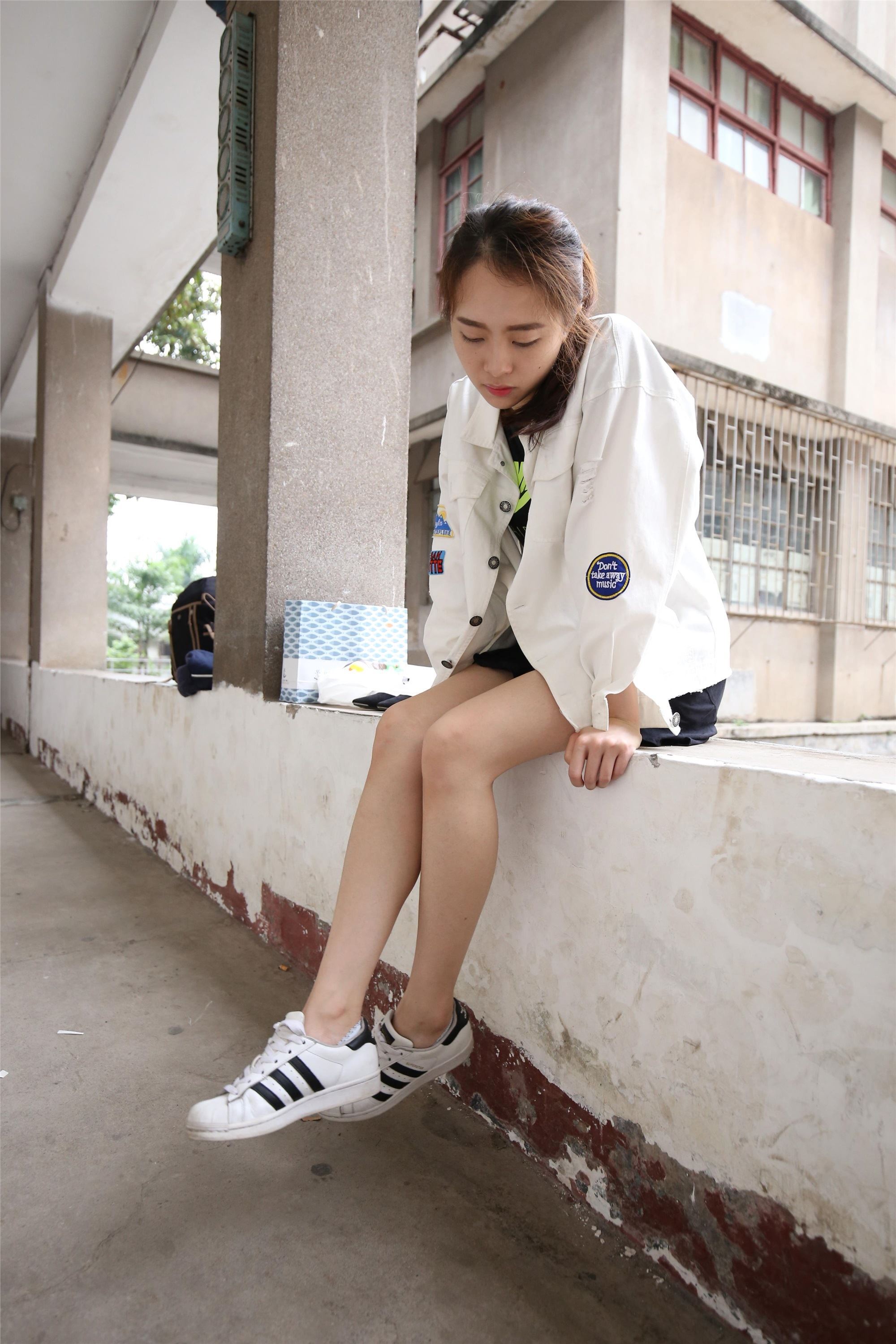 大西瓜美女图片 Z2-3 衫裸足561p2