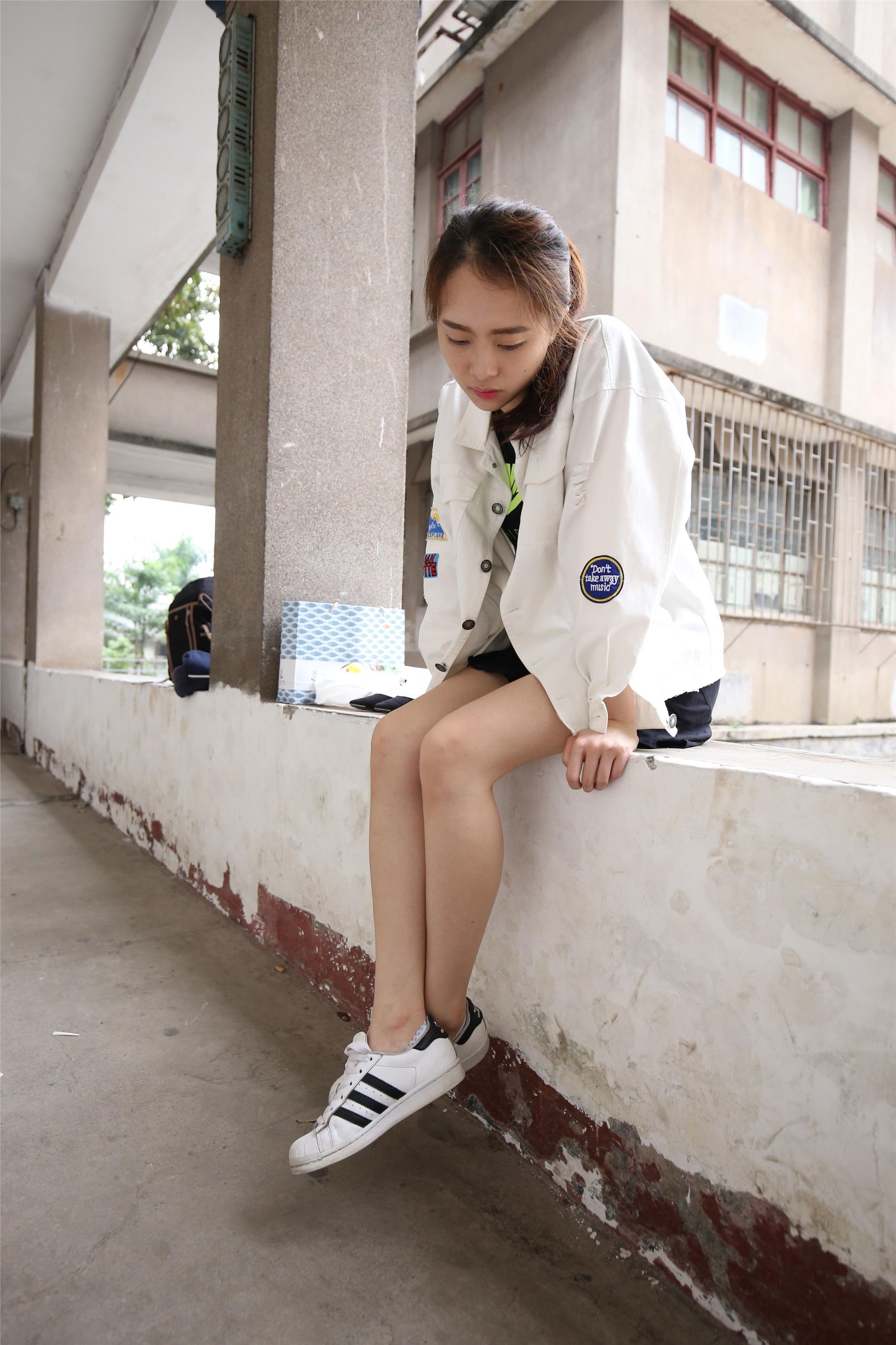 大西瓜美女图片 Z2-3 衫裸足561p2