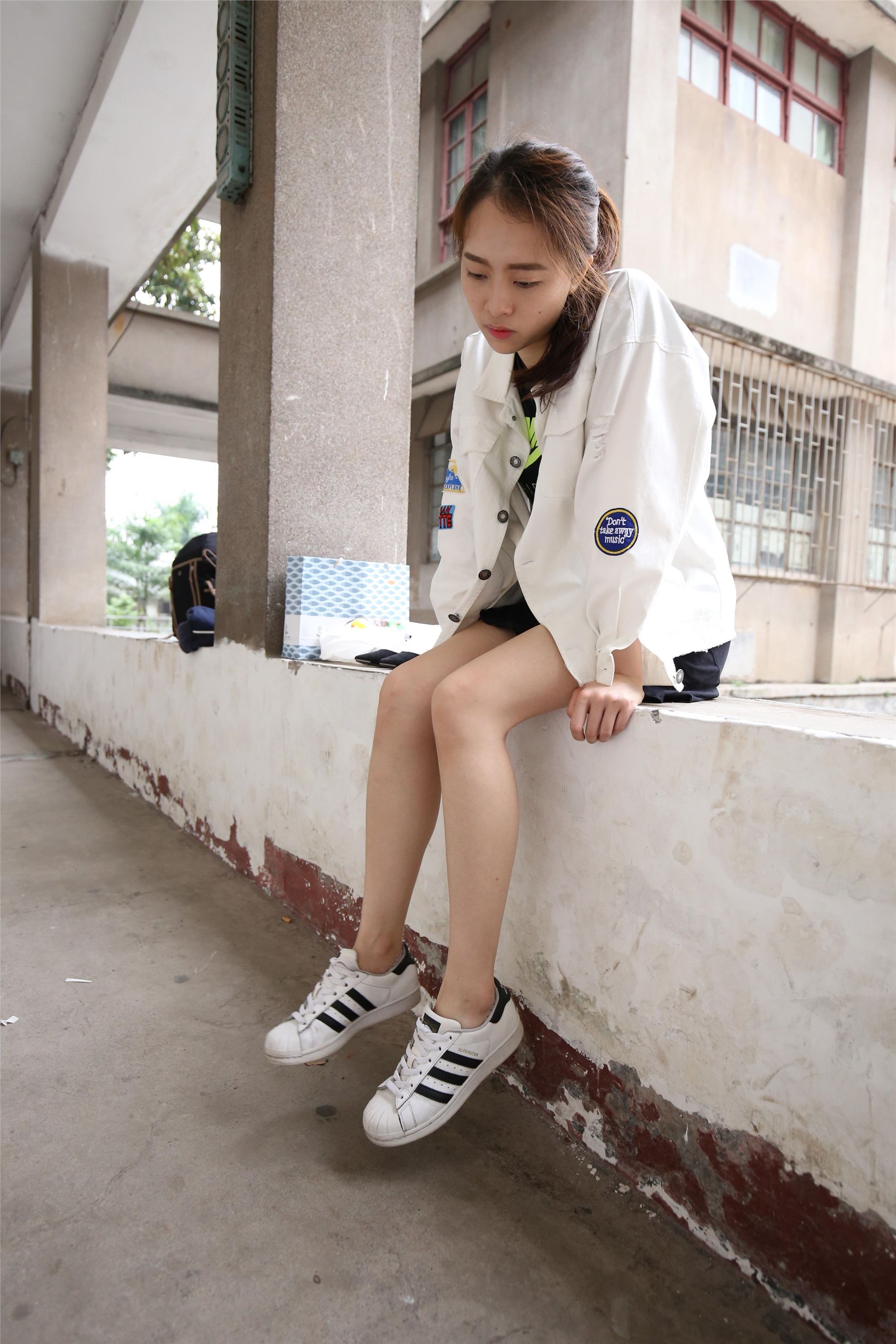 大西瓜美女图片 Z2-3 衫裸足561p2