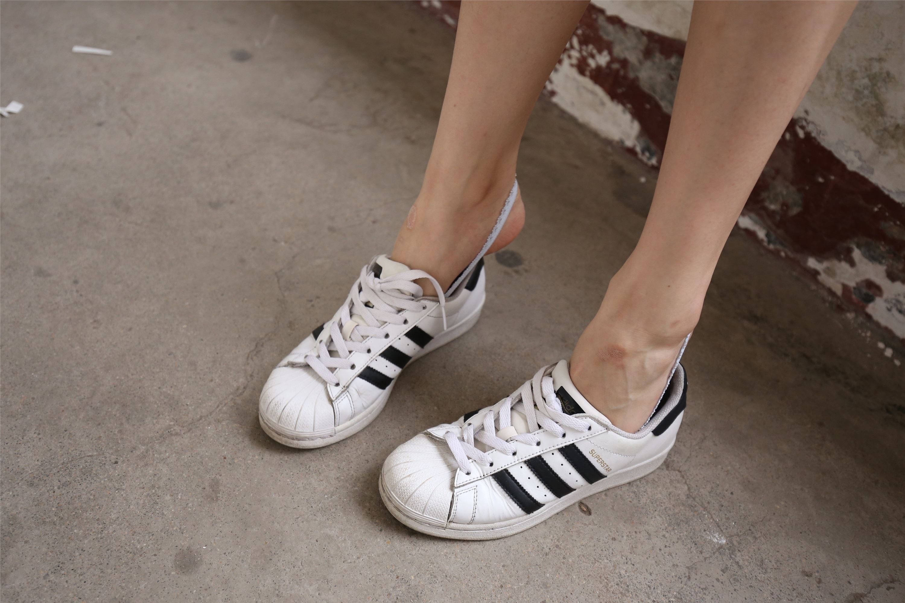 大西瓜美女图片 Z2-3 衫裸足561p2