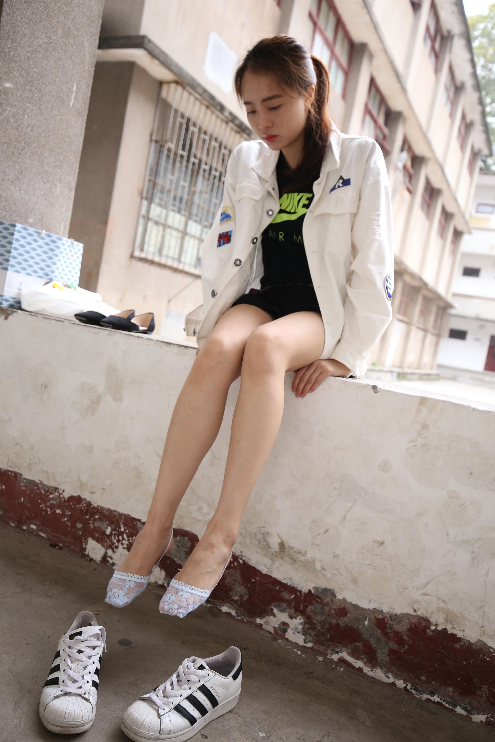 大西瓜美女图片 Z2-3 衫裸足561p2