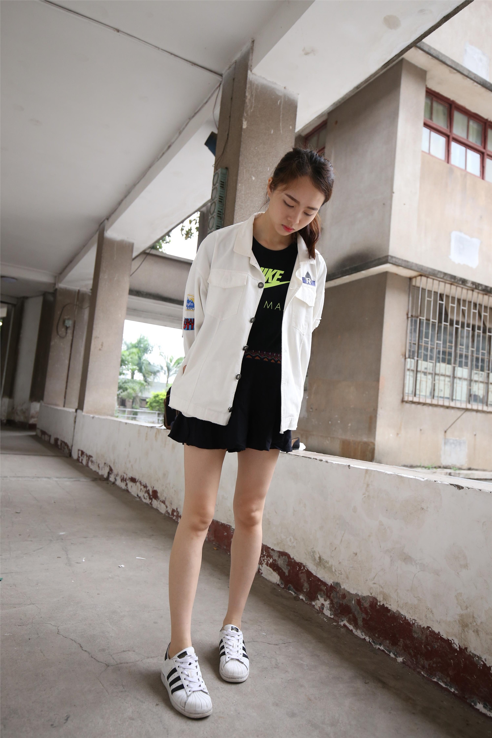 大西瓜美女图片 Z2-3 衫裸足561p3