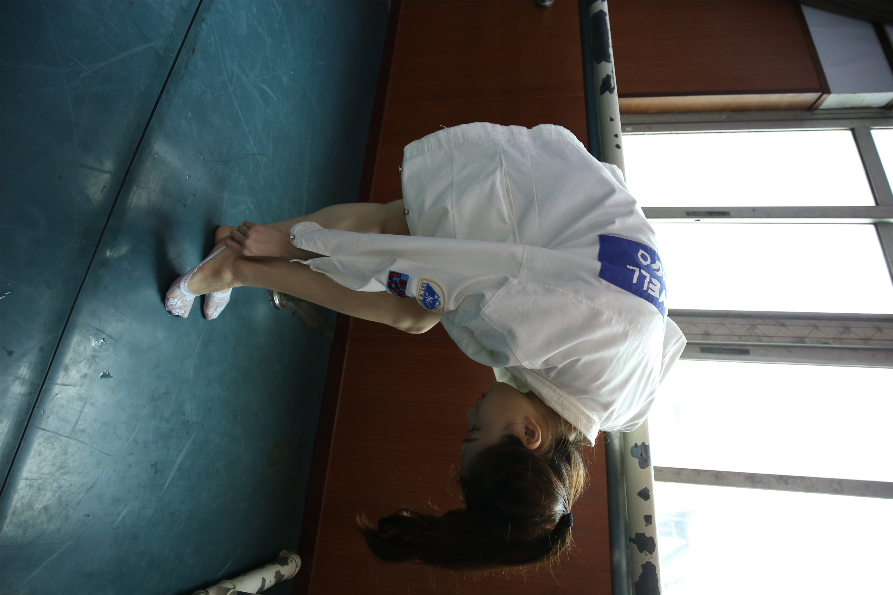 大西瓜美女图片 Z2-3 衫裸足561p3