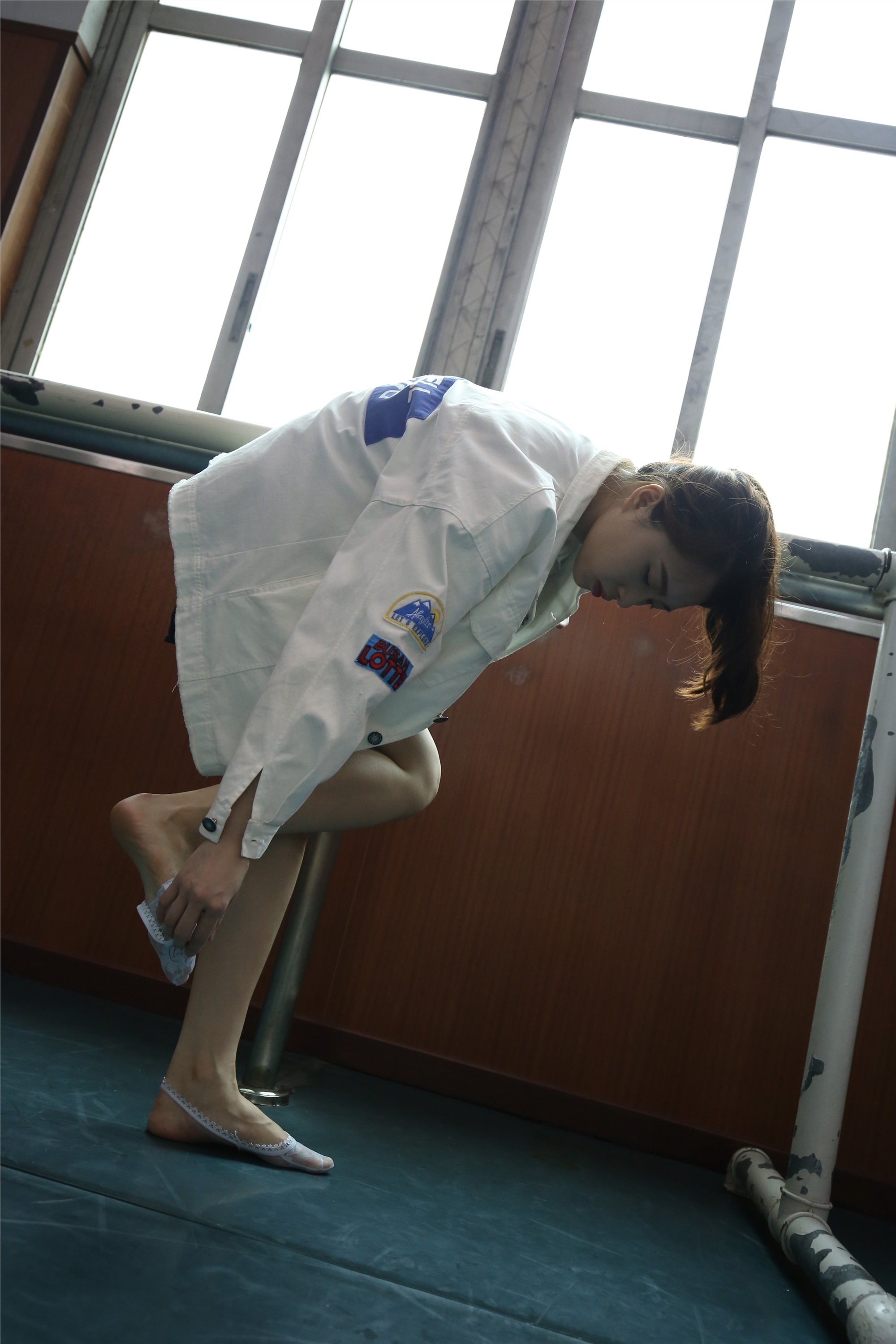 大西瓜美女图片 Z2-3 衫裸足561p3