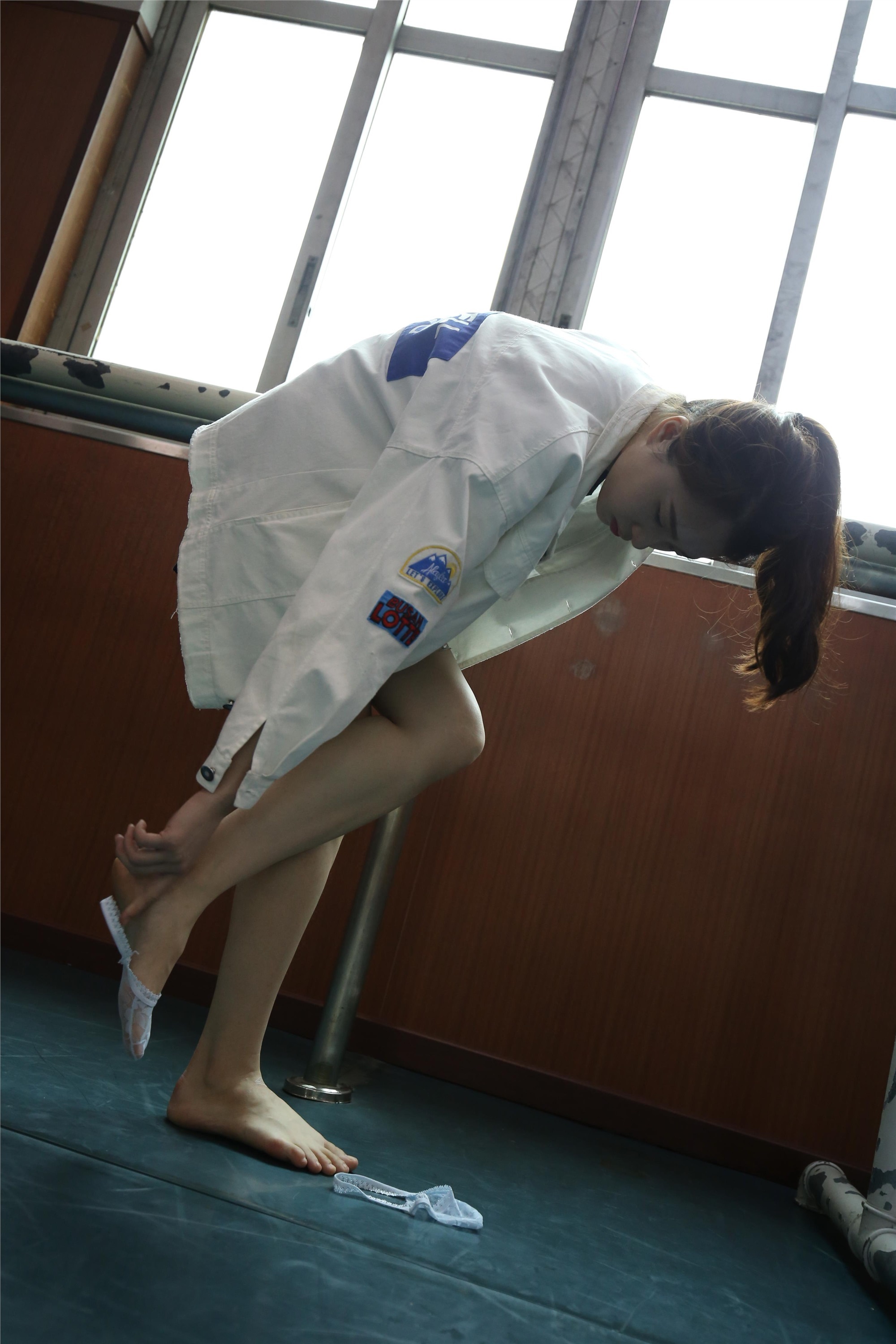 大西瓜美女图片 Z2-3 衫裸足561p3