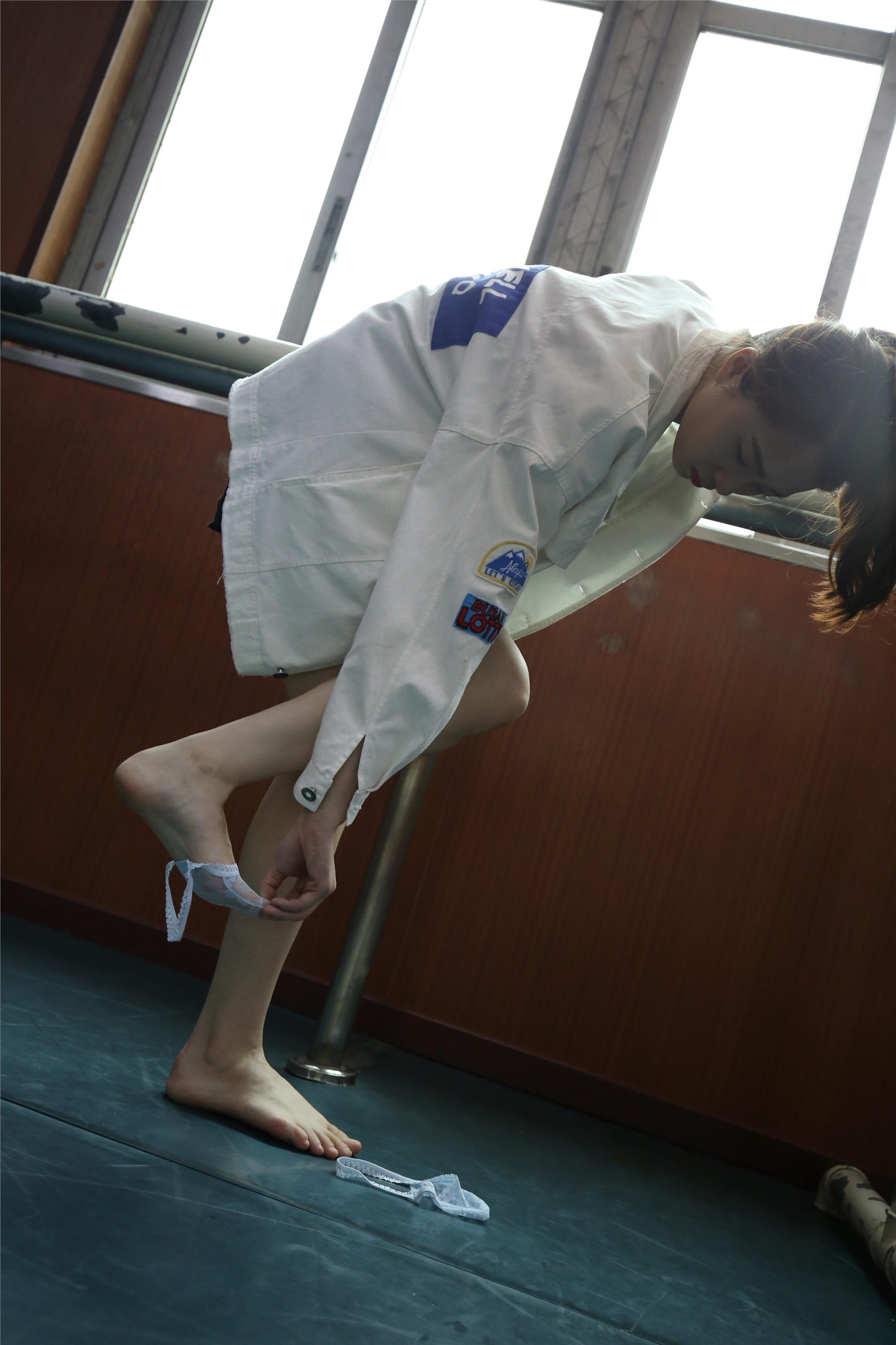 大西瓜美女图片 Z2-3 衫裸足561p3