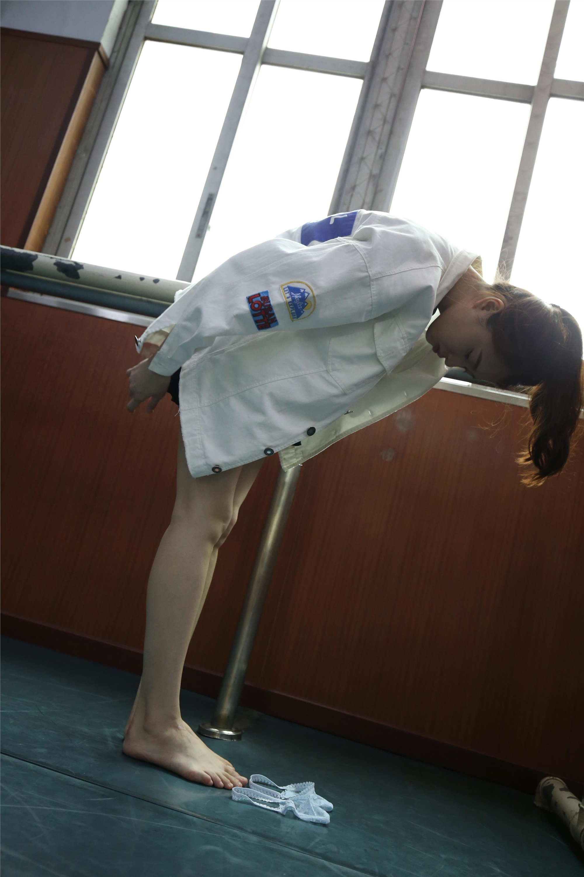 大西瓜美女图片 Z2-3 衫裸足561p3