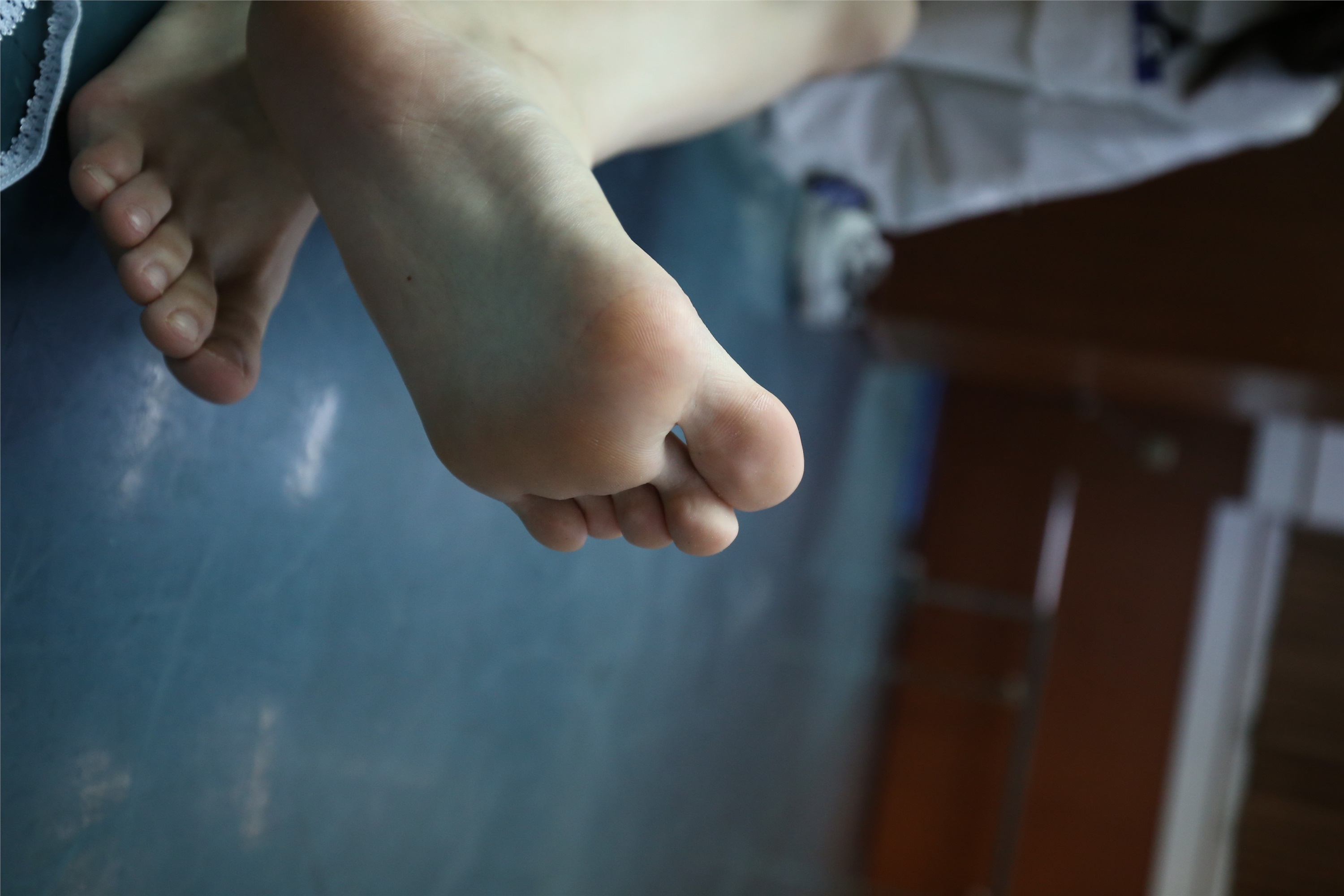 大西瓜美女图片 Z2-3 衫裸足561p3