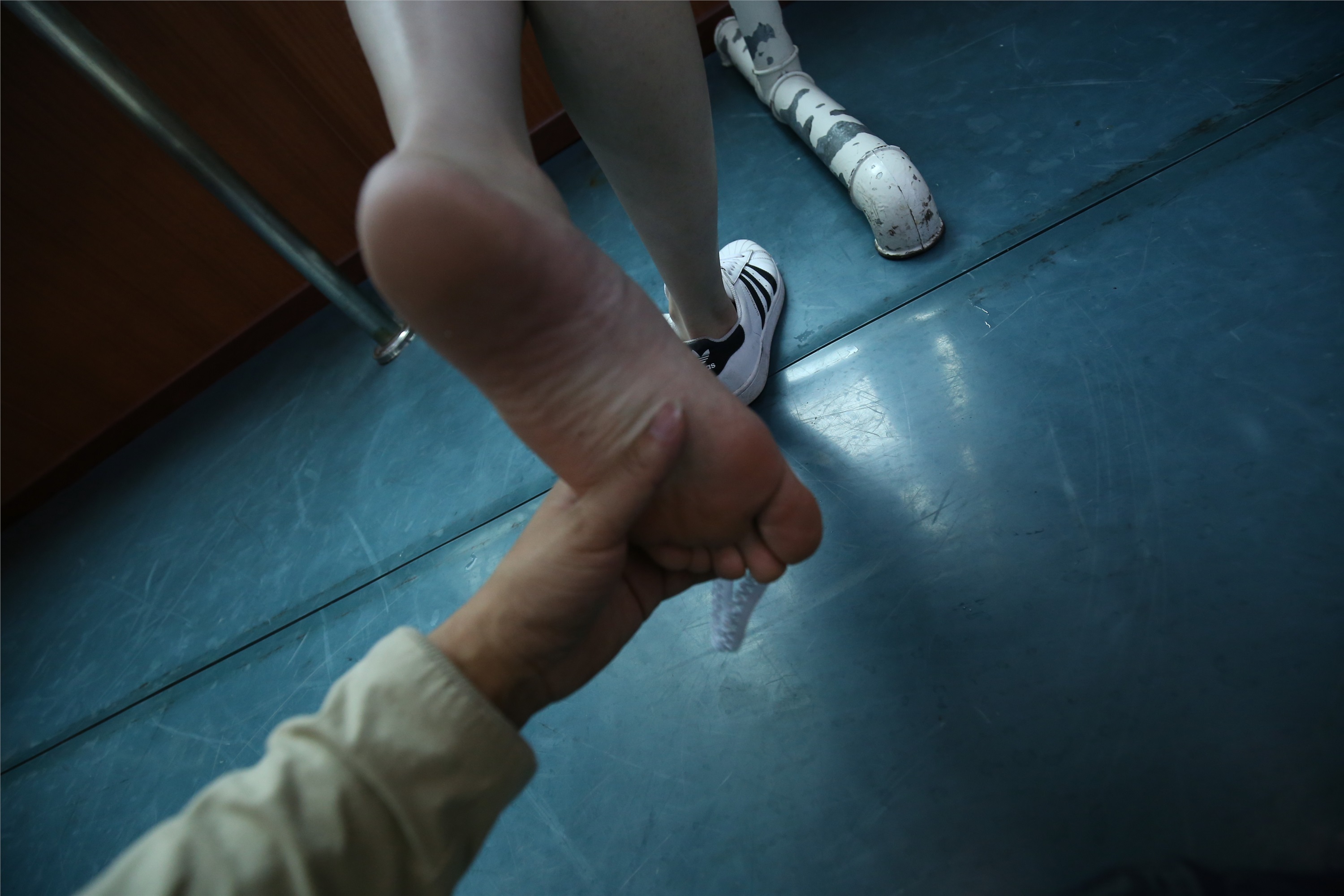 大西瓜美女图片 Z2-3 衫裸足561p3