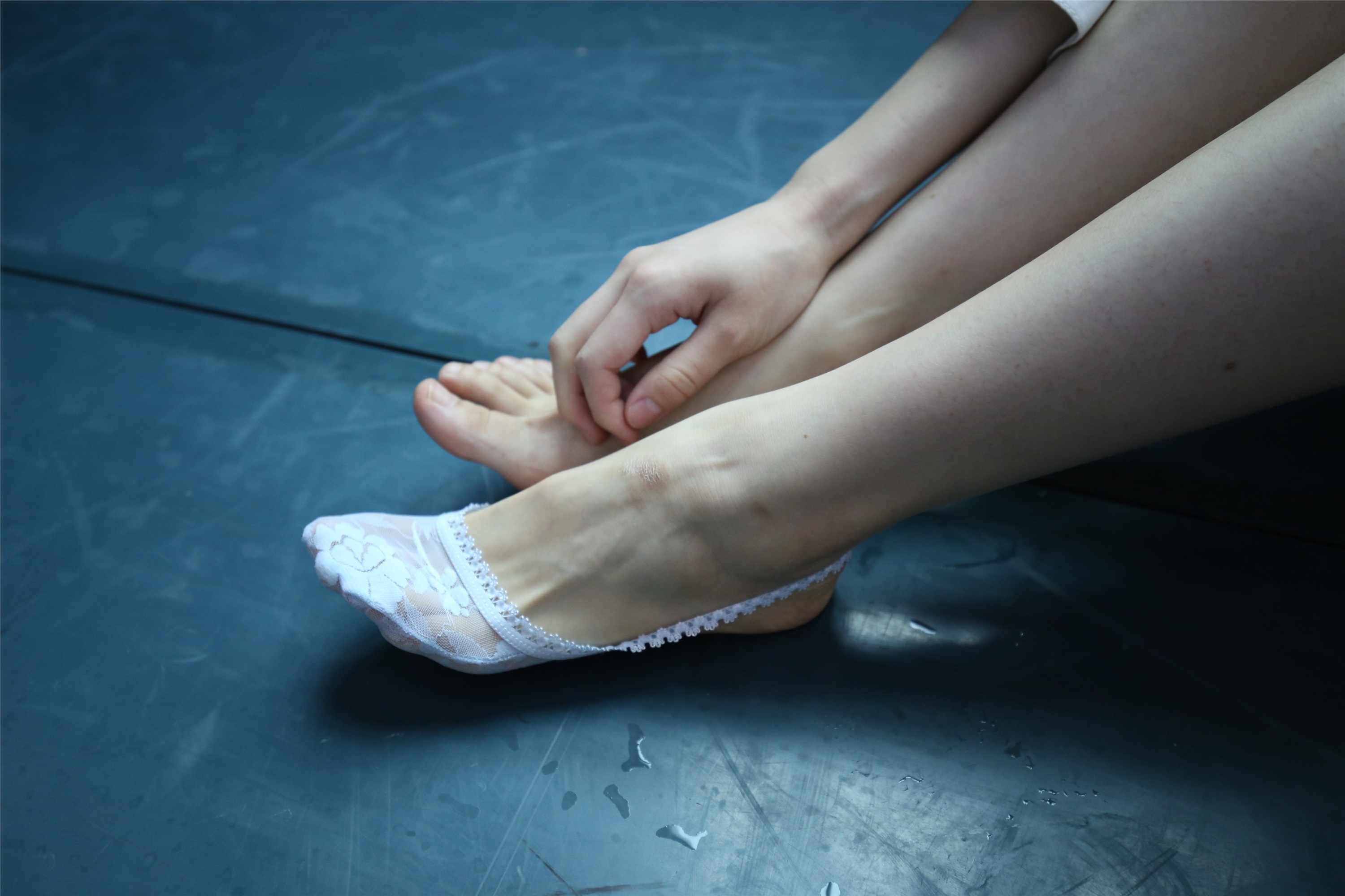 大西瓜美女图片 Z2-3 衫裸足561p3