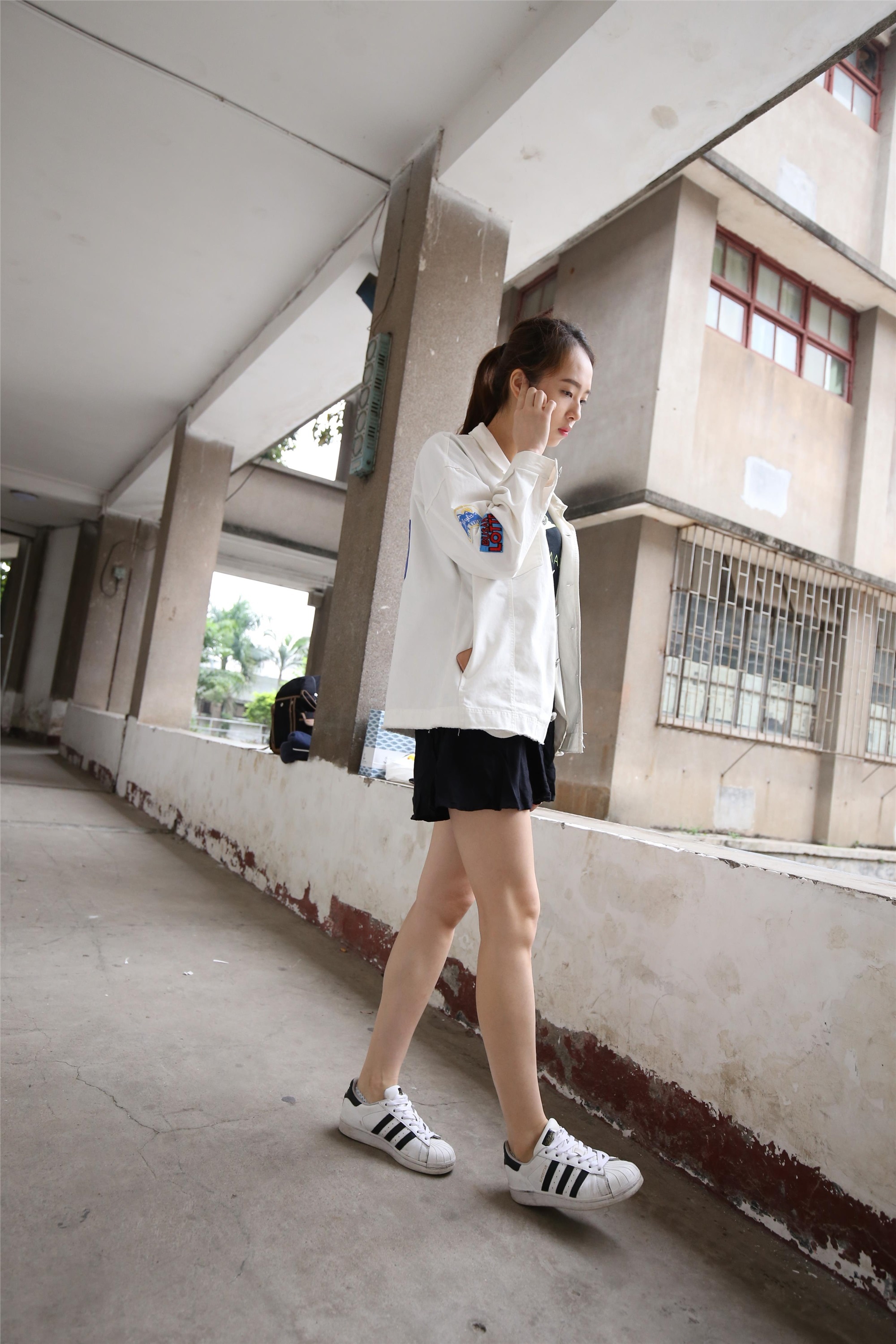 大西瓜美女图片 Z2-3 衫裸足561p3