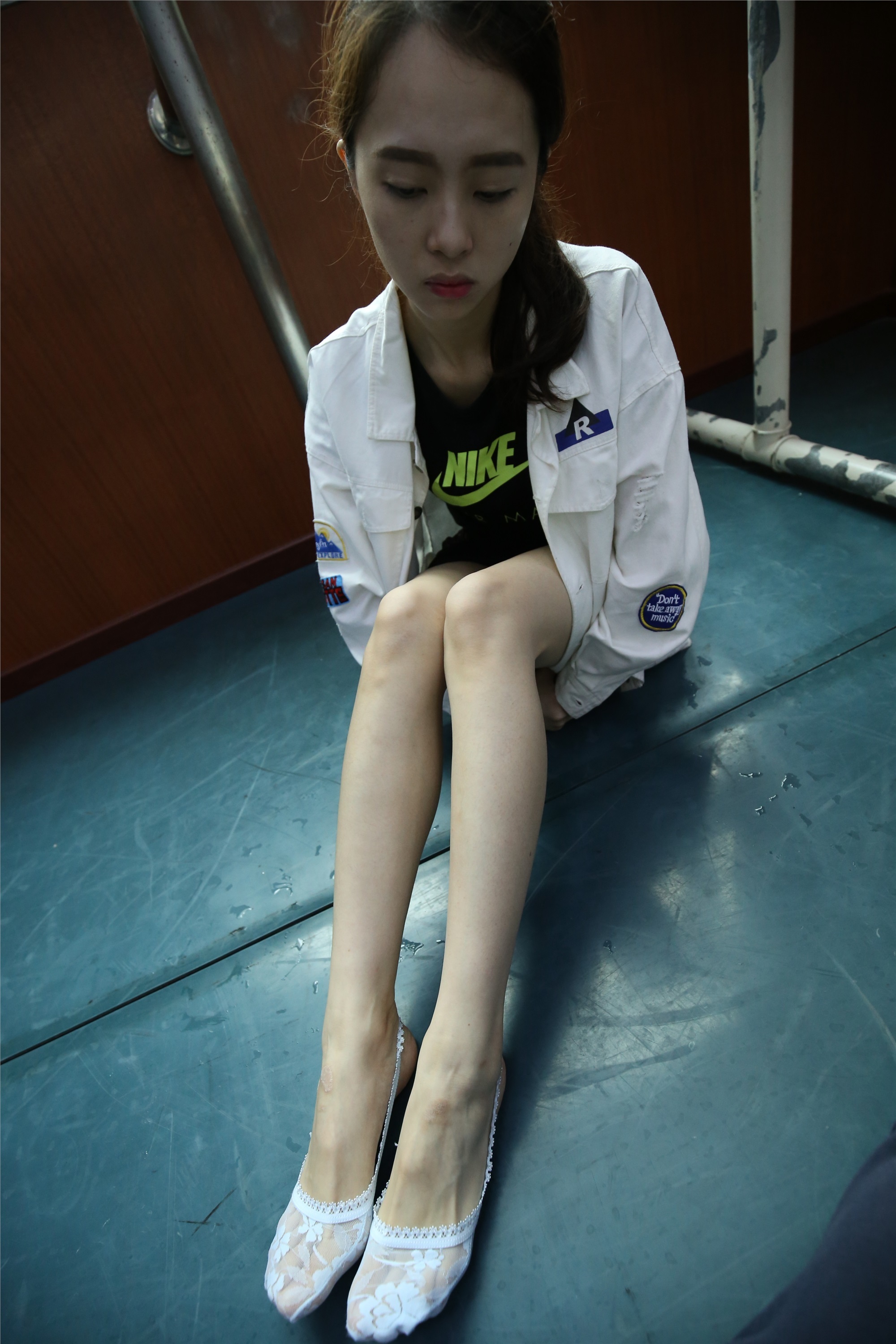 大西瓜美女图片 Z2-3 衫裸足561p3