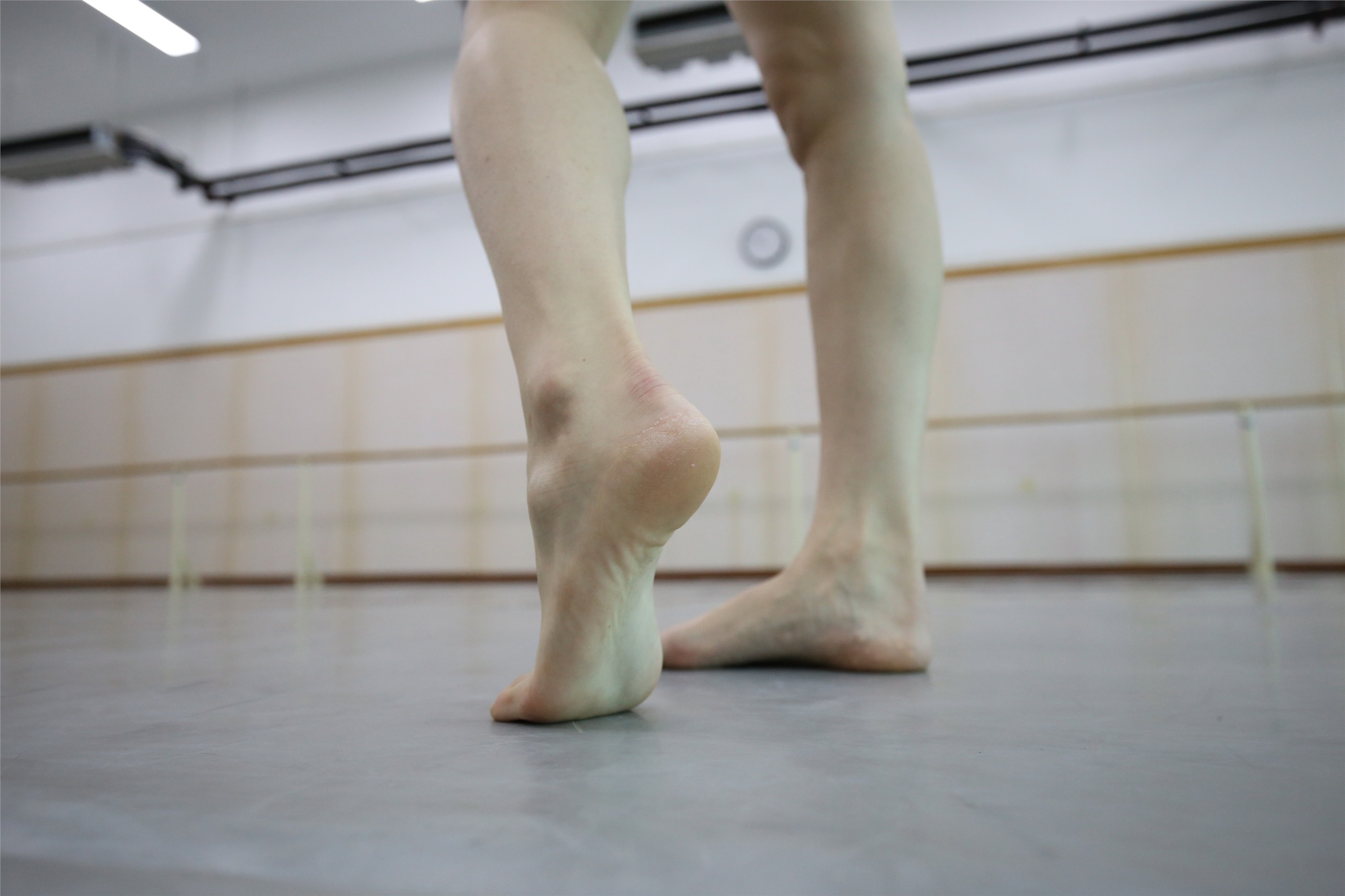 大西瓜美女图片 Z2-3 衫裸足561p4