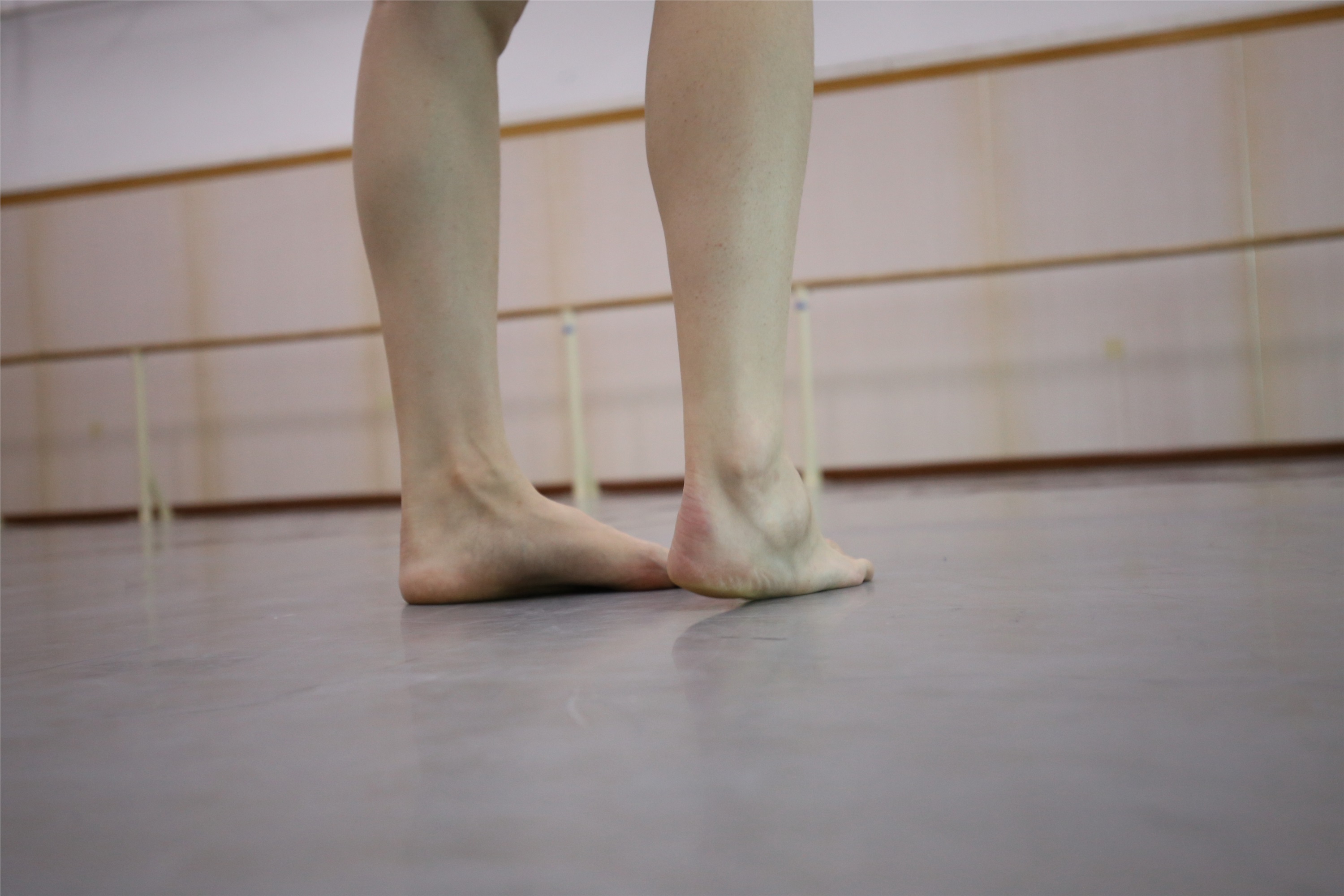 大西瓜美女图片 Z2-3 衫裸足561p4