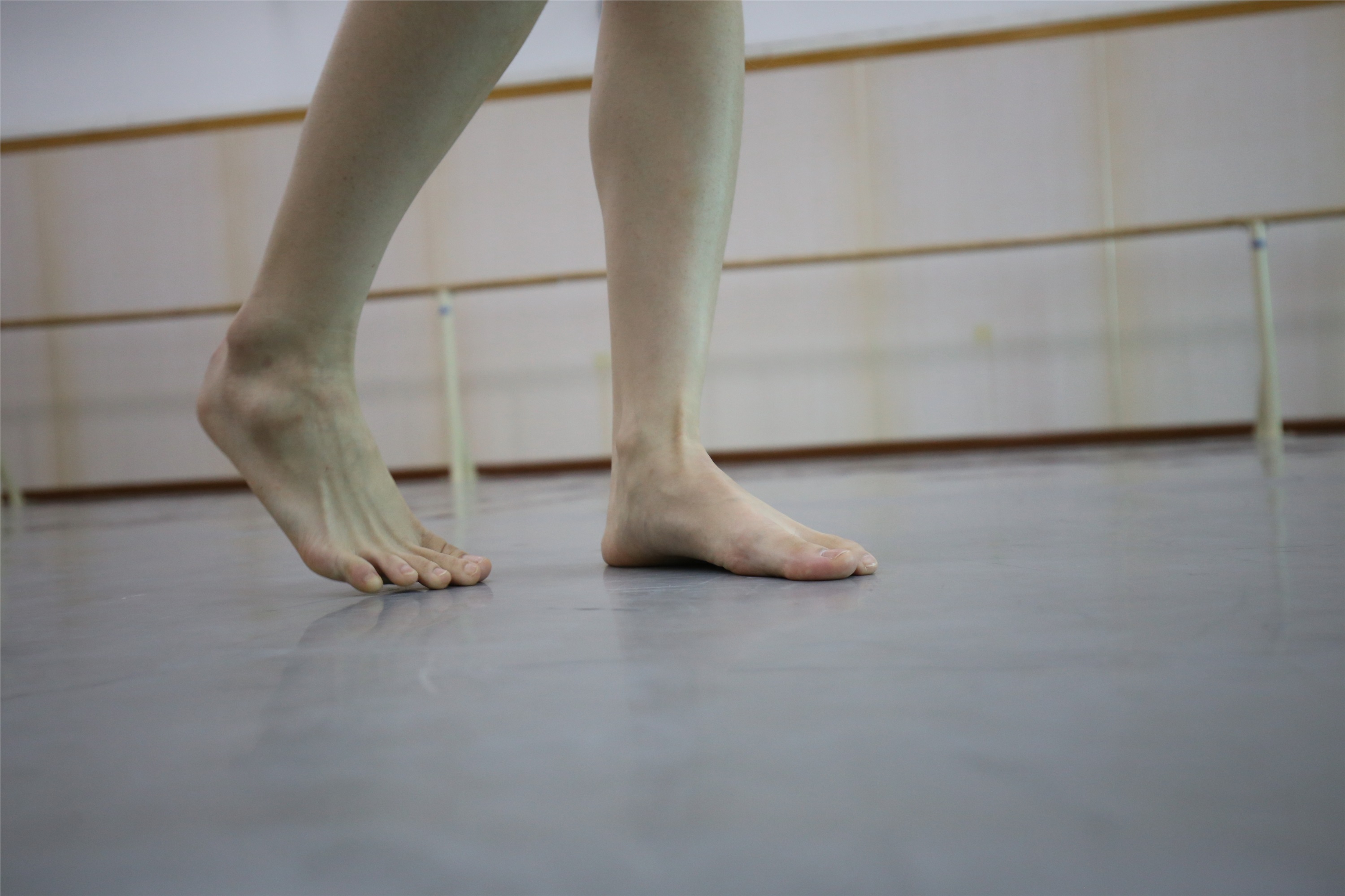 大西瓜美女图片 Z2-3 衫裸足561p4