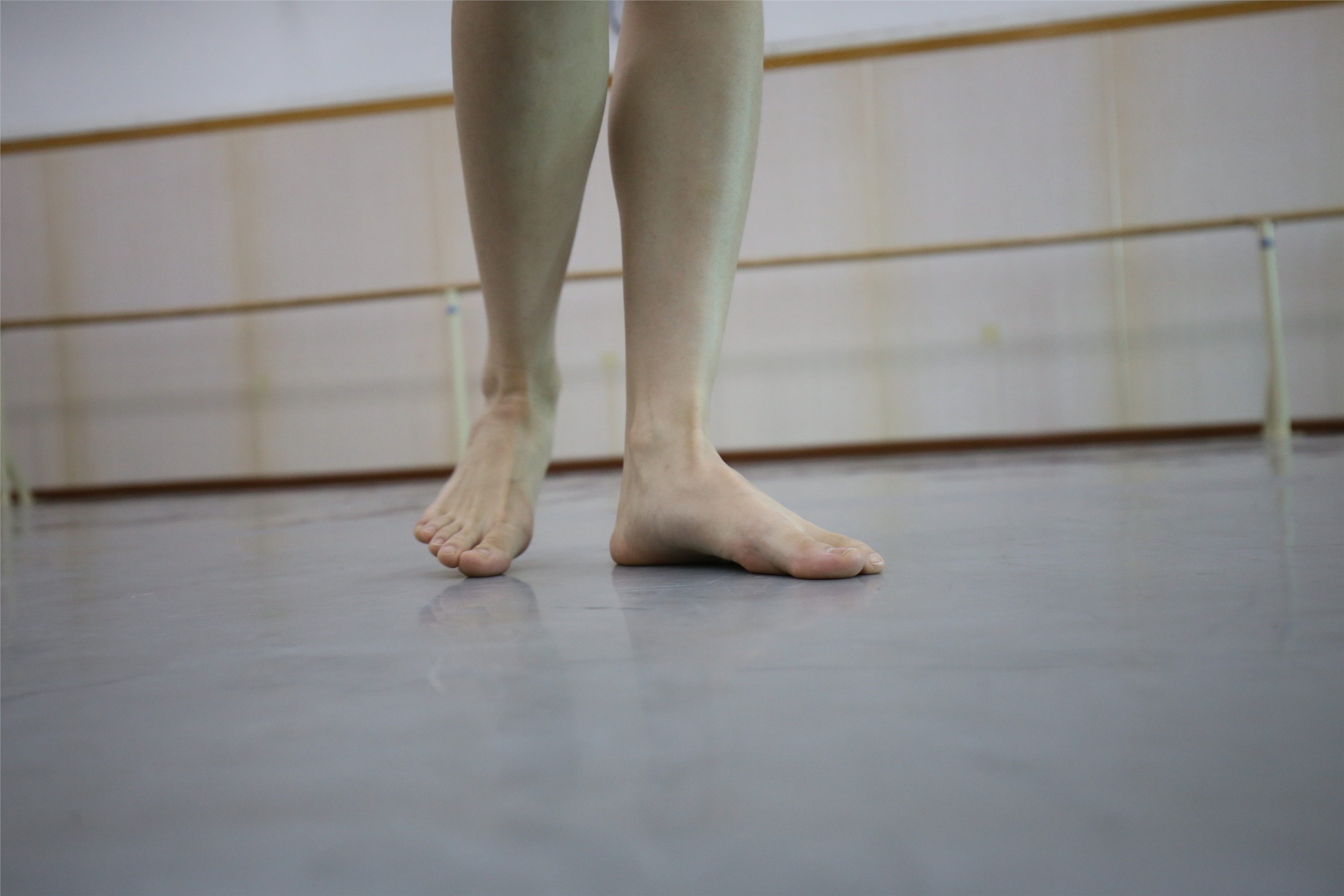 大西瓜美女图片 Z2-3 衫裸足561p4