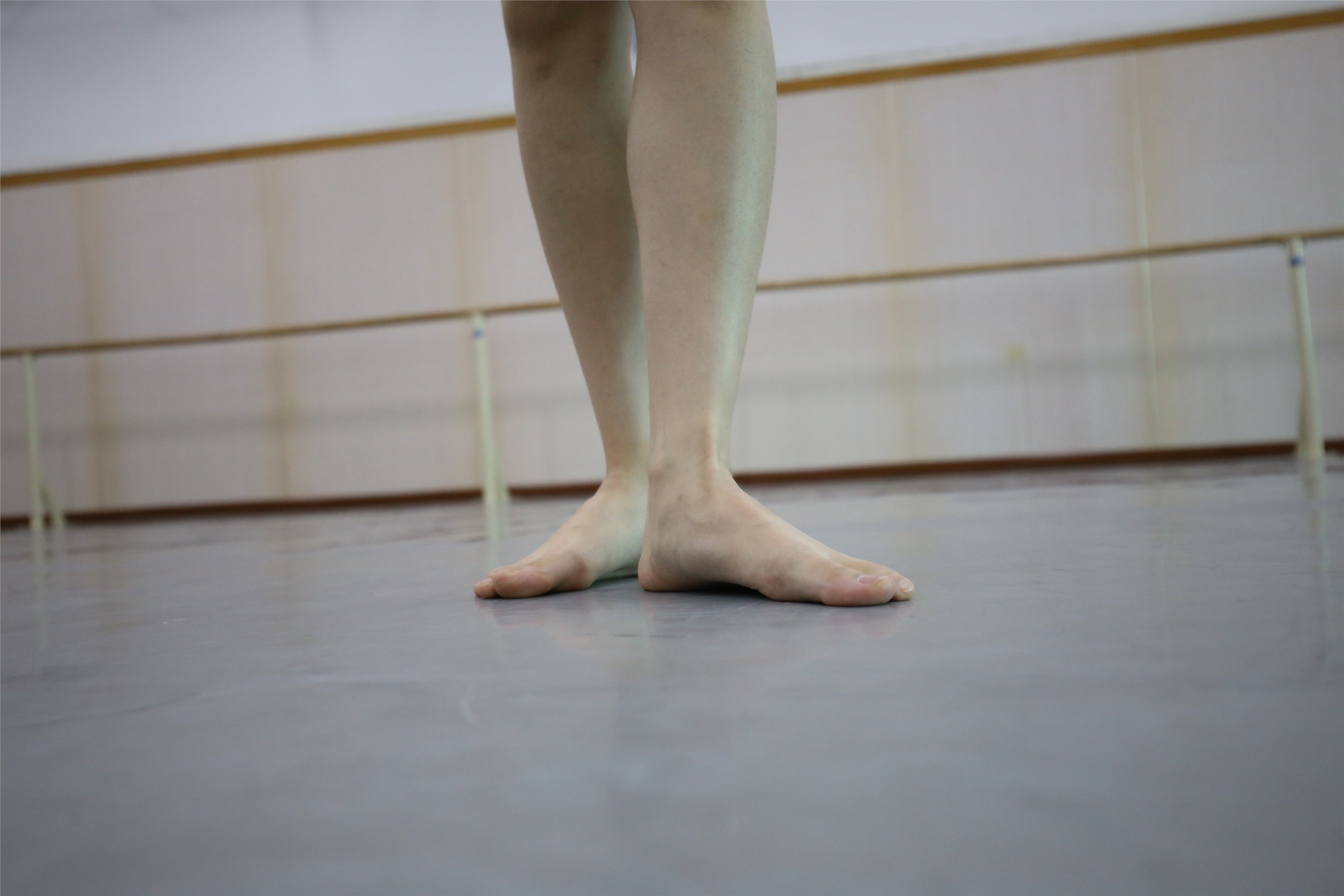 大西瓜美女图片 Z2-3 衫裸足561p4