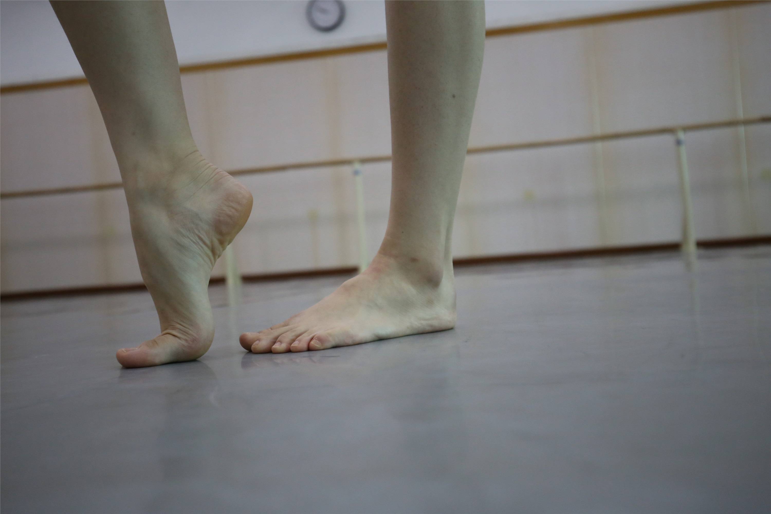 大西瓜美女图片 Z2-3 衫裸足561p4