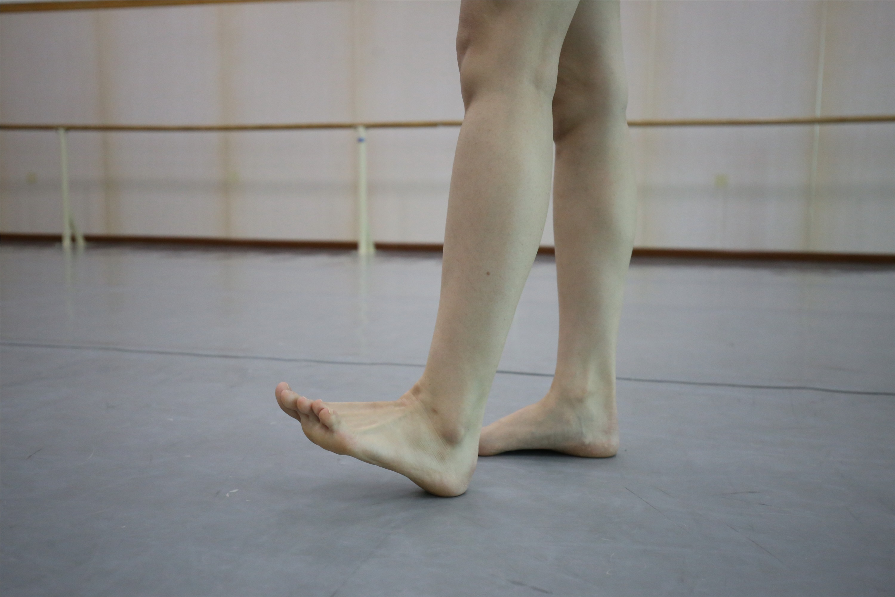 大西瓜美女图片 Z2-3 衫裸足561p4