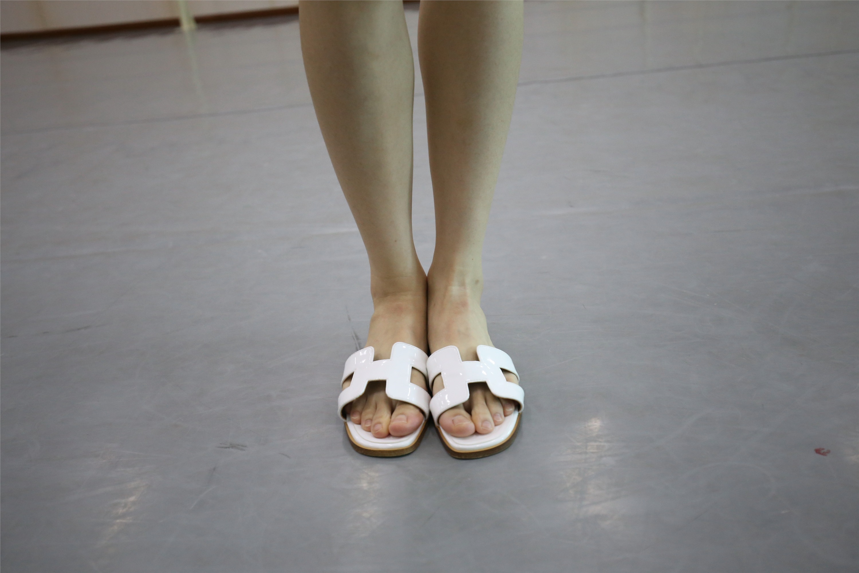 大西瓜美女图片 Z2-3 衫裸足561p4