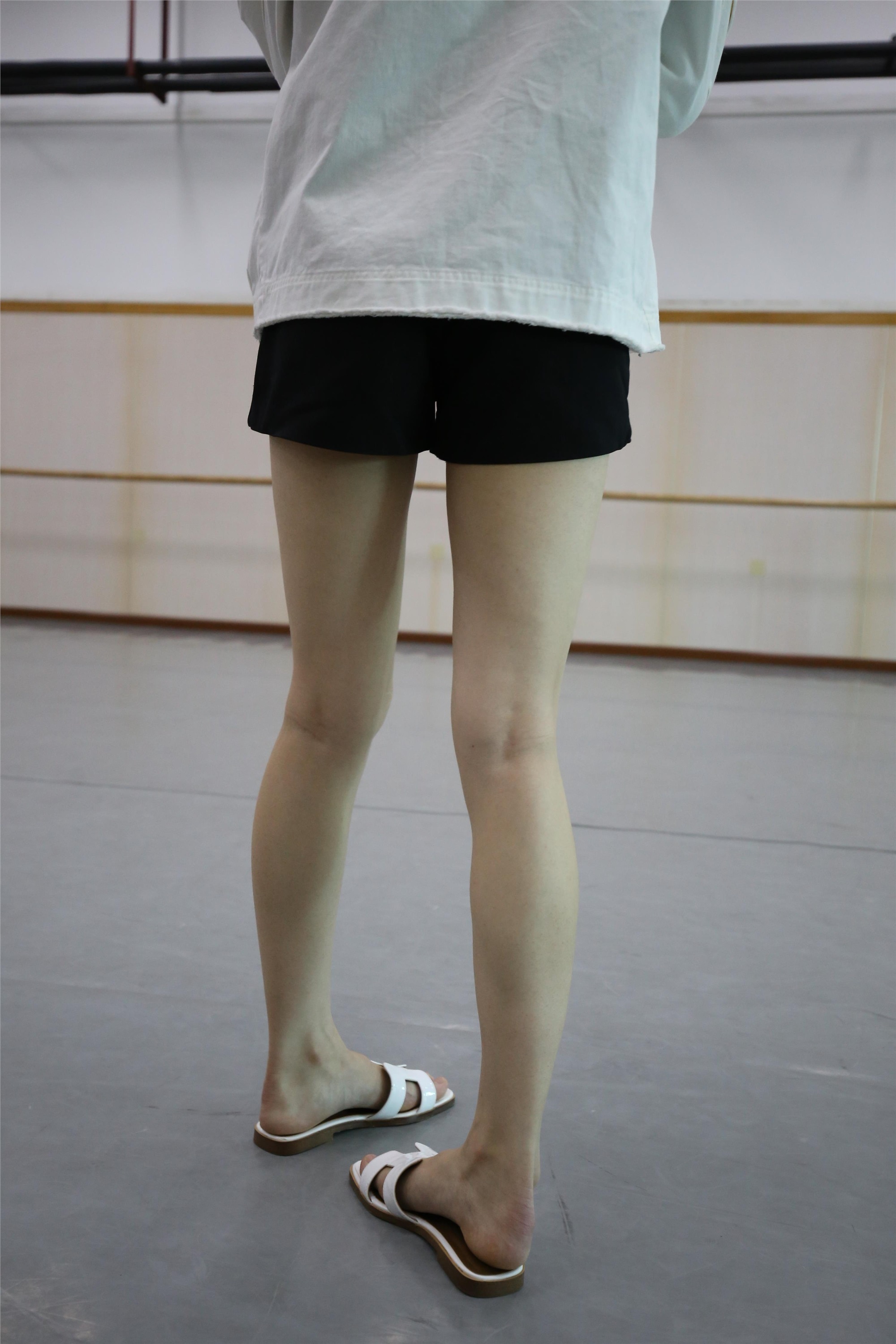 大西瓜美女图片 Z2-3 衫裸足561p4