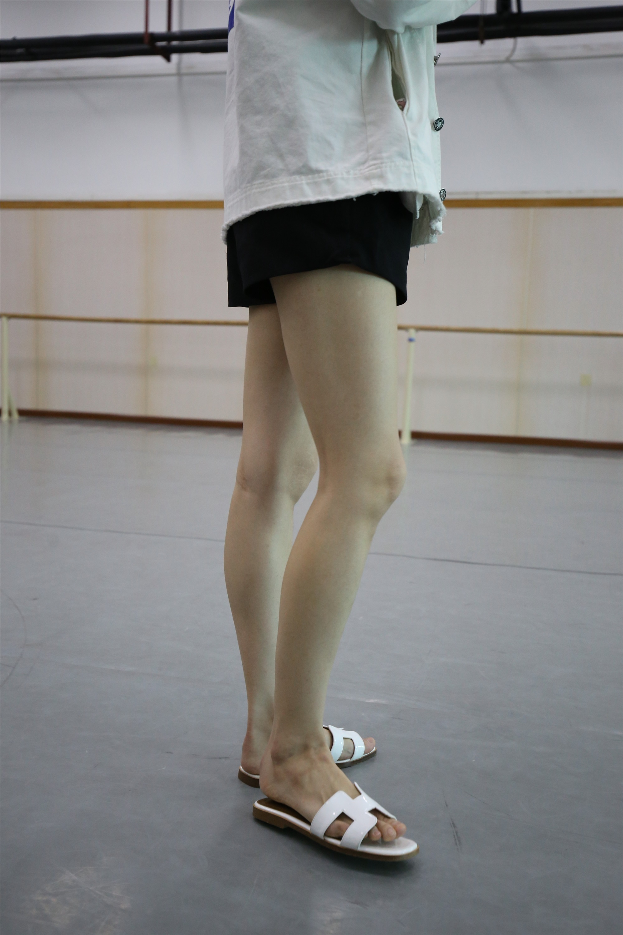 大西瓜美女图片 Z2-3 衫裸足561p4