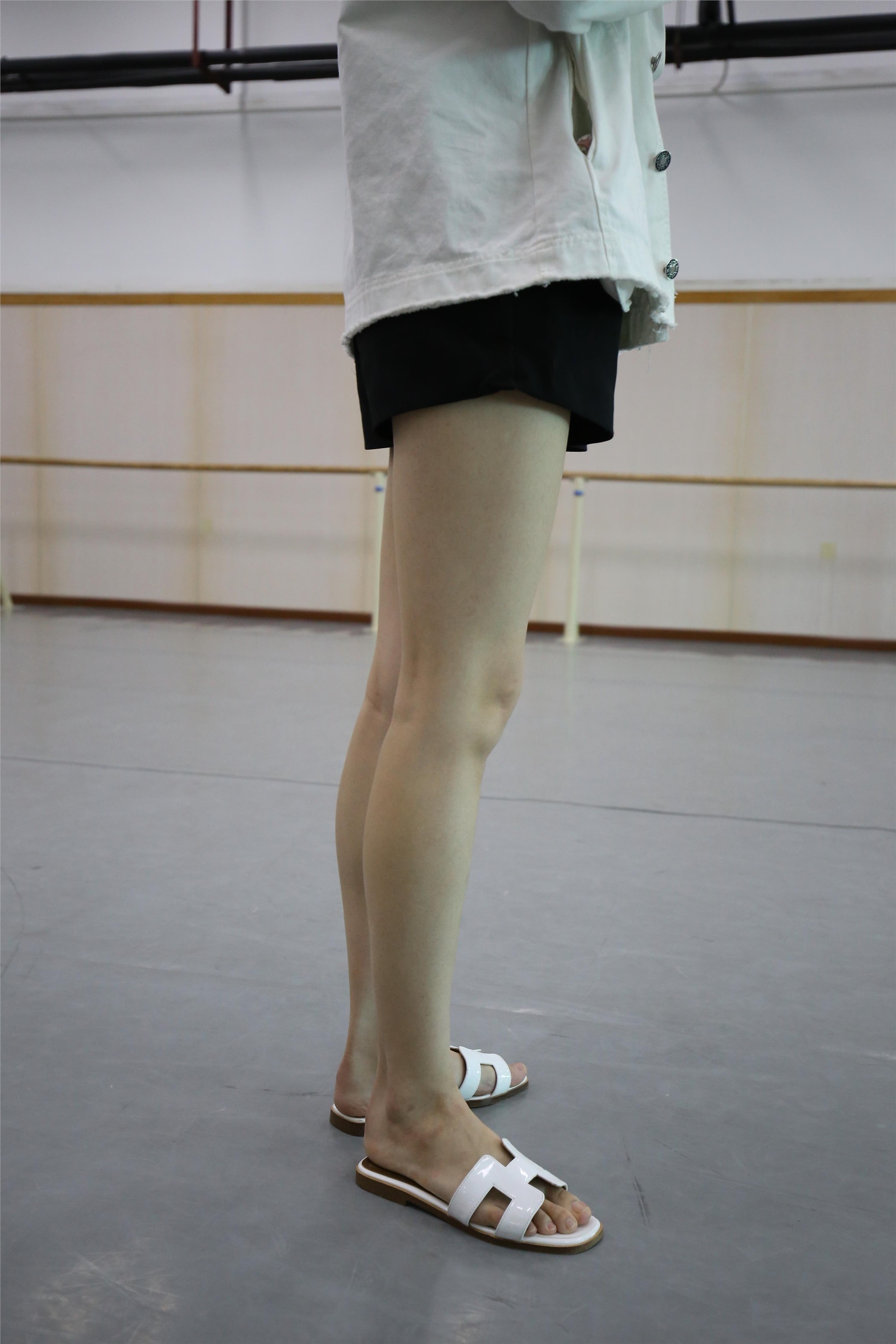 大西瓜美女图片 Z2-3 衫裸足561p4