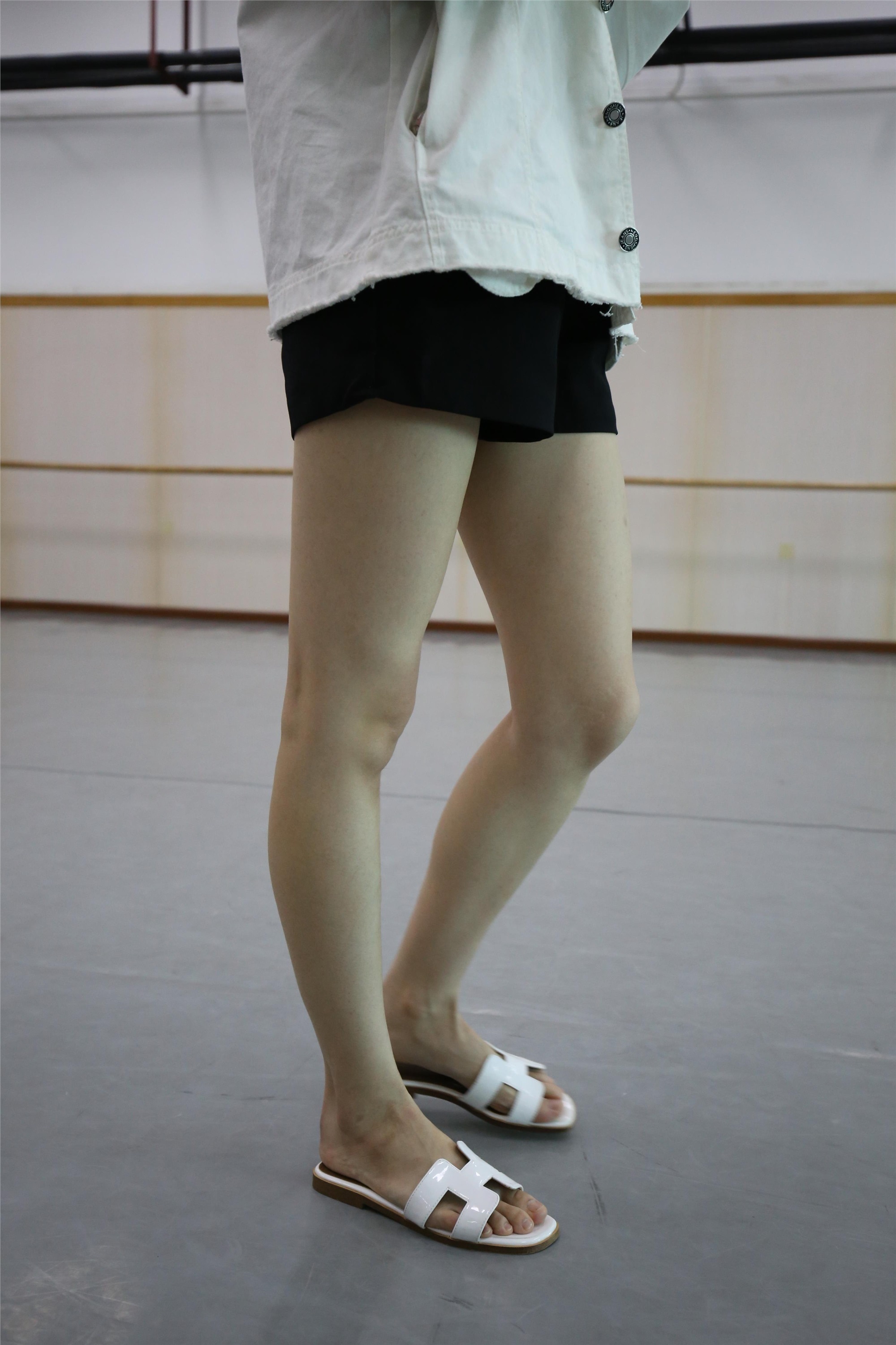 大西瓜美女图片 Z2-3 衫裸足561p4