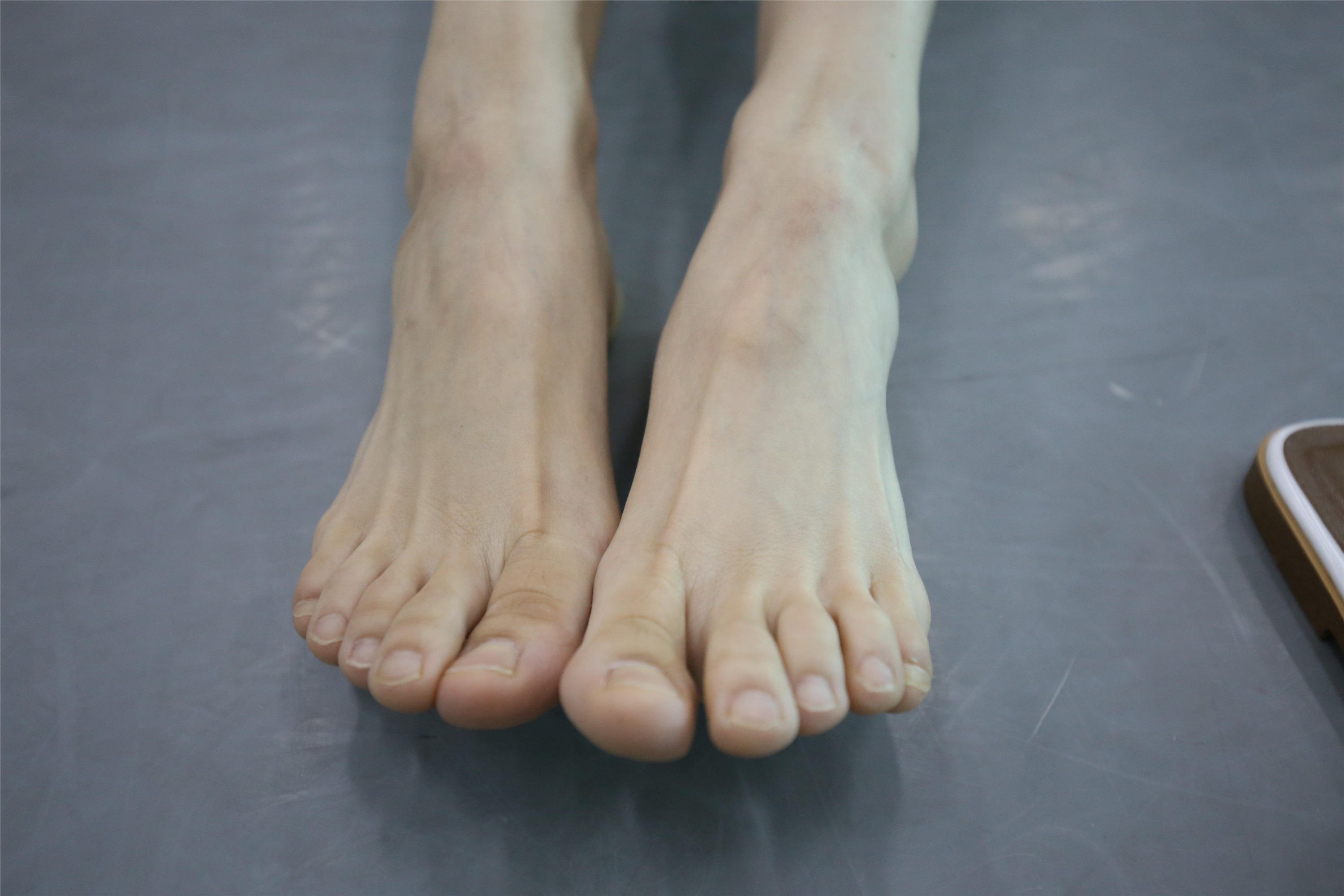 大西瓜美女图片 Z2-3 衫裸足561p4